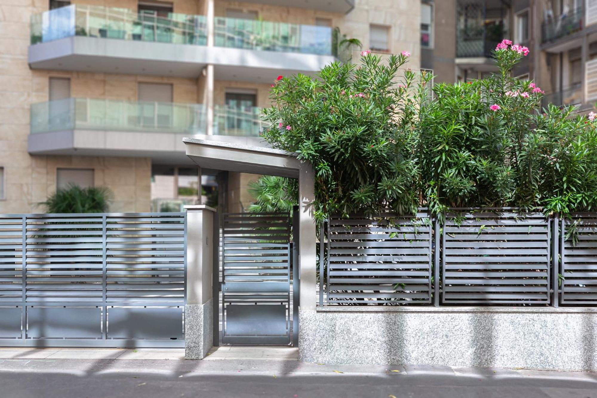[Central/Garibaldi] Luxurious two-room apartment.