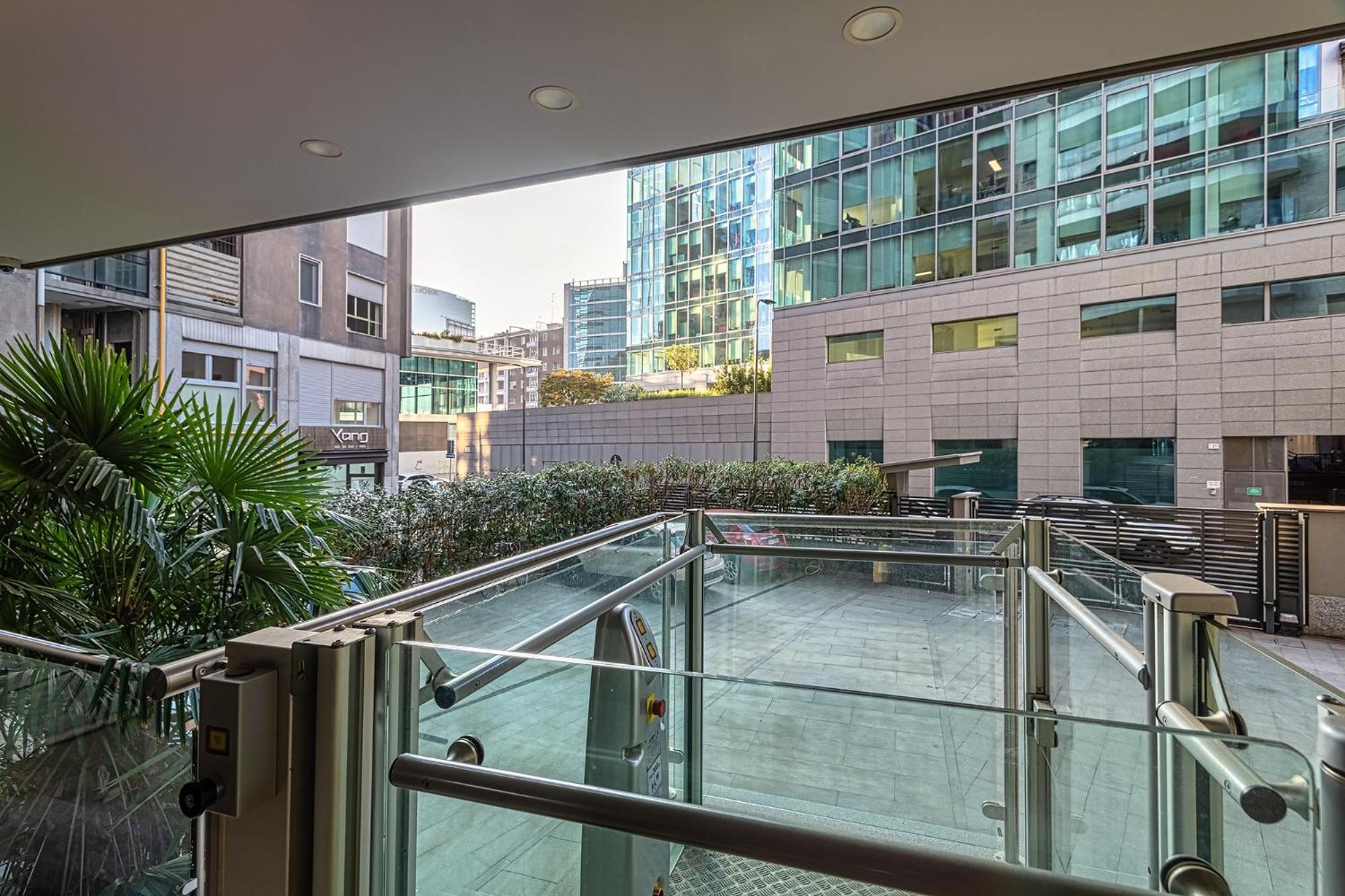 [Central/Garibaldi] Luxurious two-room apartment.