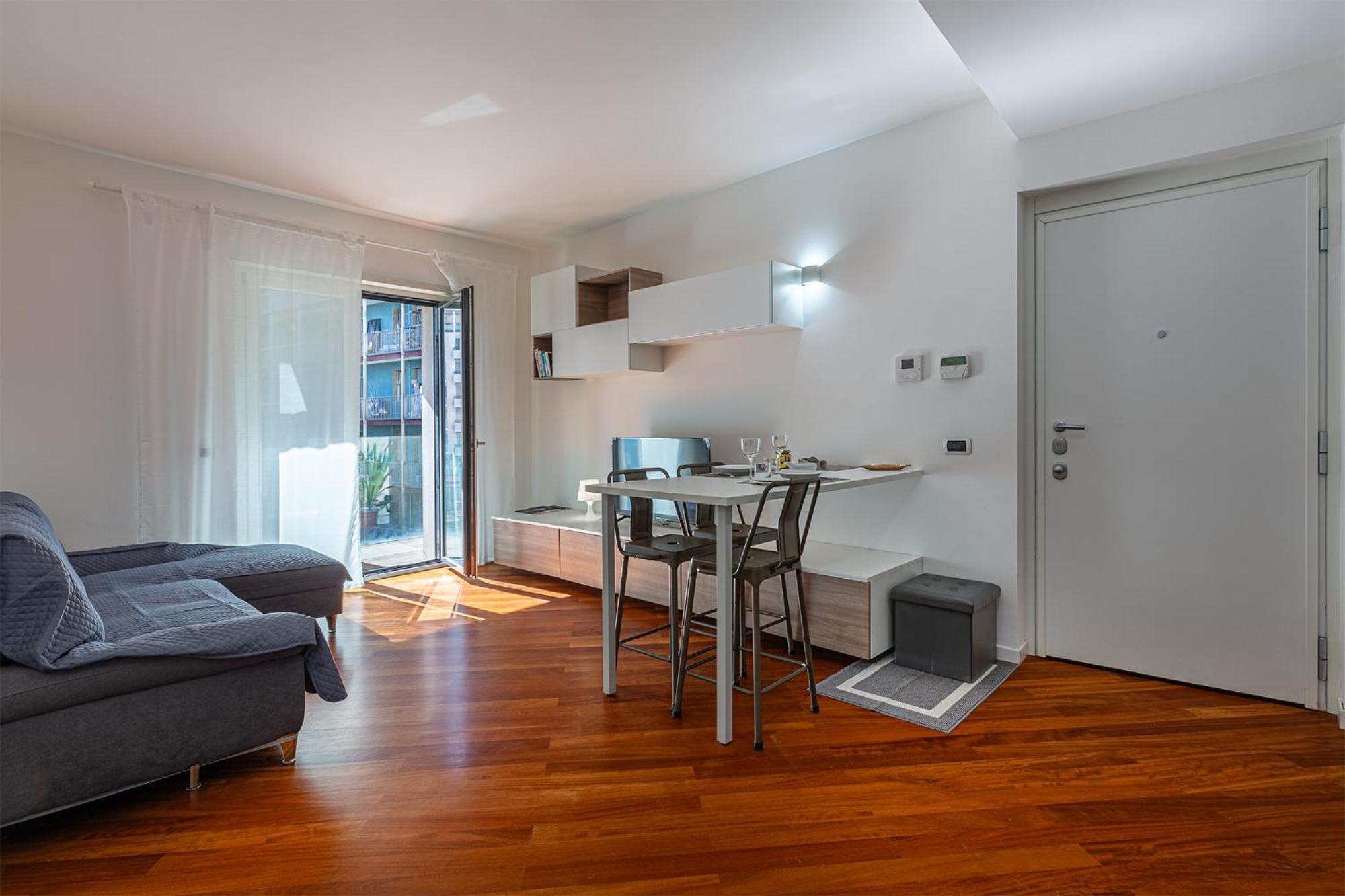 [Central/Garibaldi] Luxurious two-room apartment.