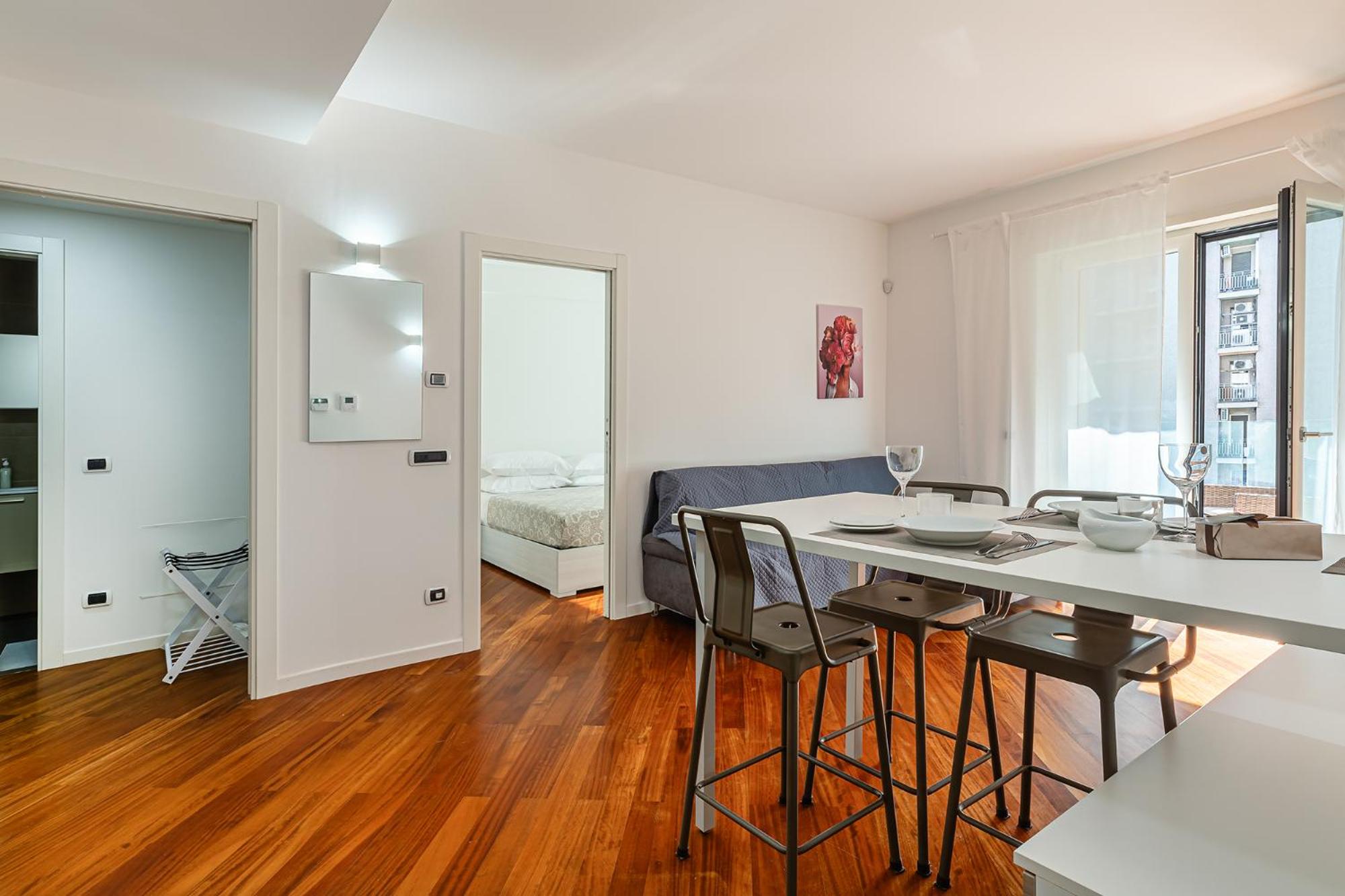[Central/Garibaldi] Luxurious two-room apartment.