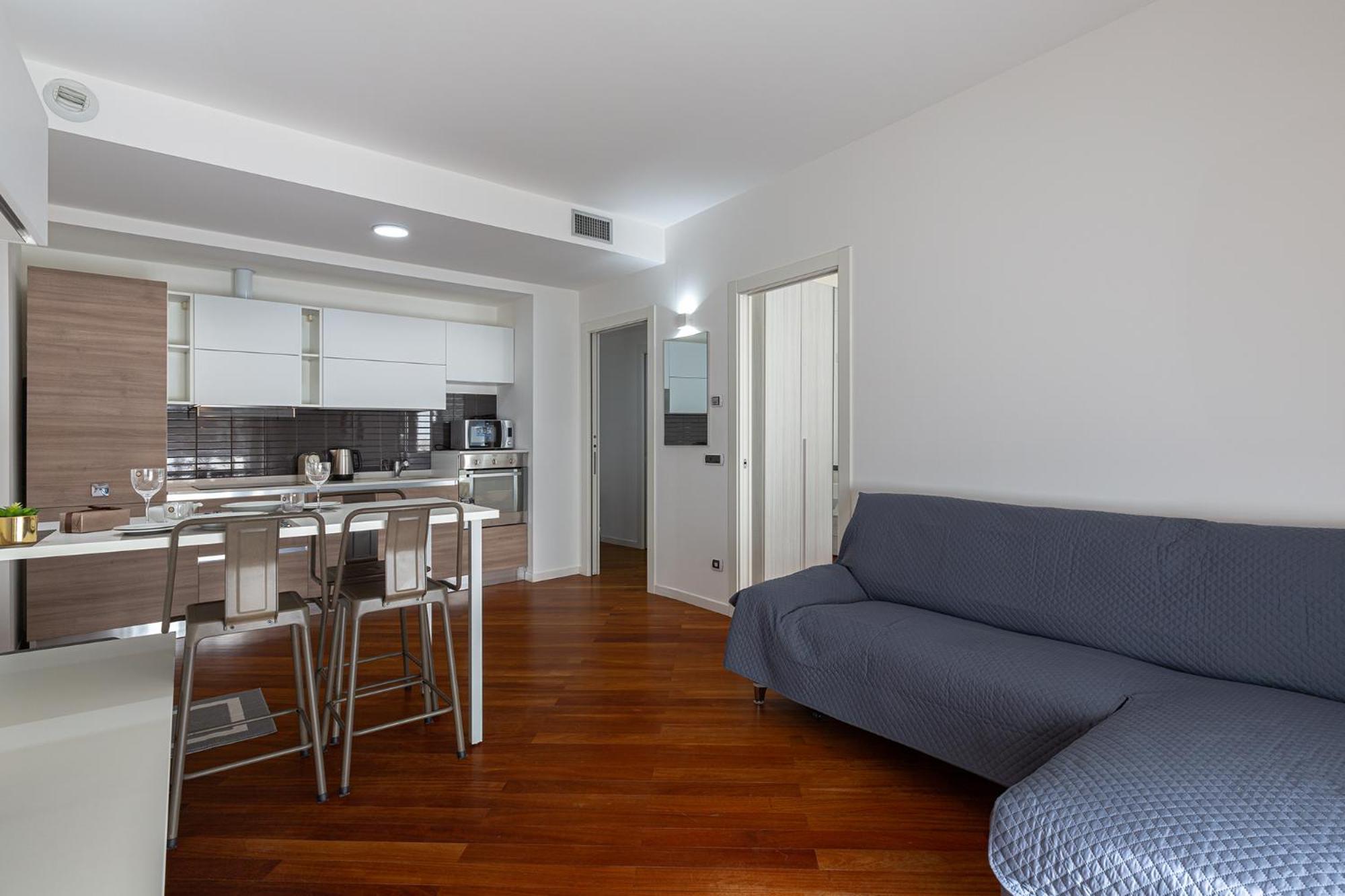 [Central/Garibaldi] Luxurious two-room apartment.