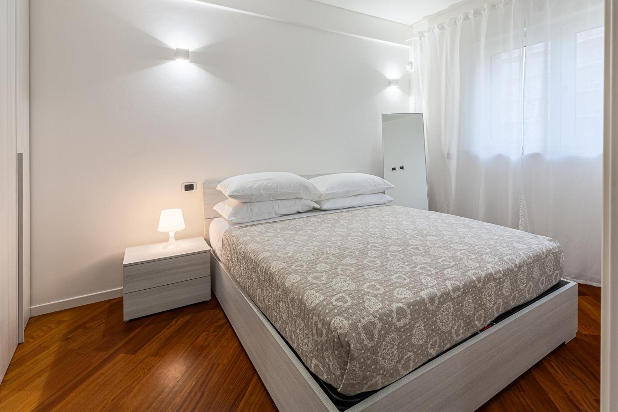 [Central/Garibaldi] Luxurious two-room apartment.