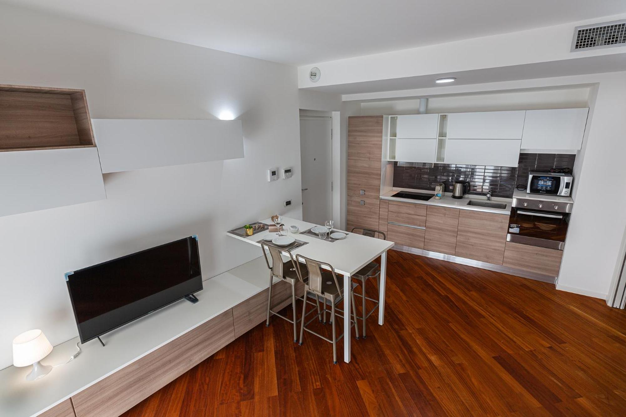 [Central/Garibaldi] Luxurious two-room apartment.
