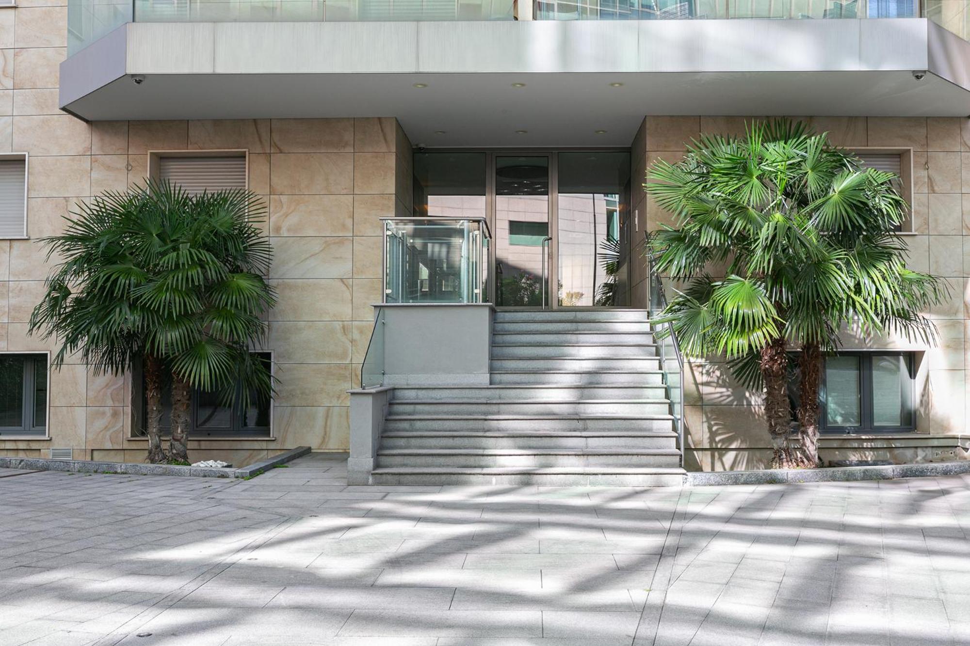 [Central/Garibaldi] Luxurious two-room apartment.