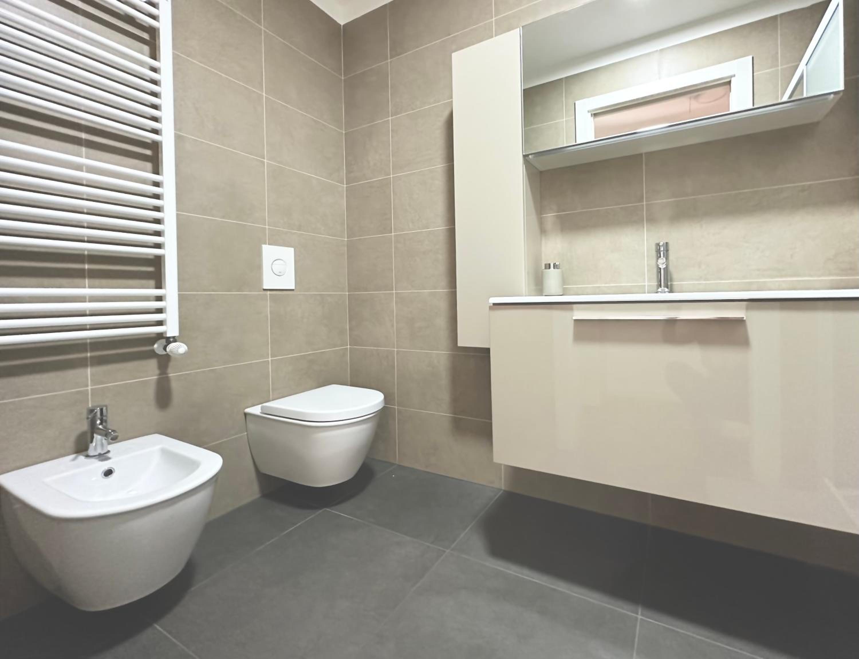 [Central/Garibaldi] Luxurious two-room apartment.