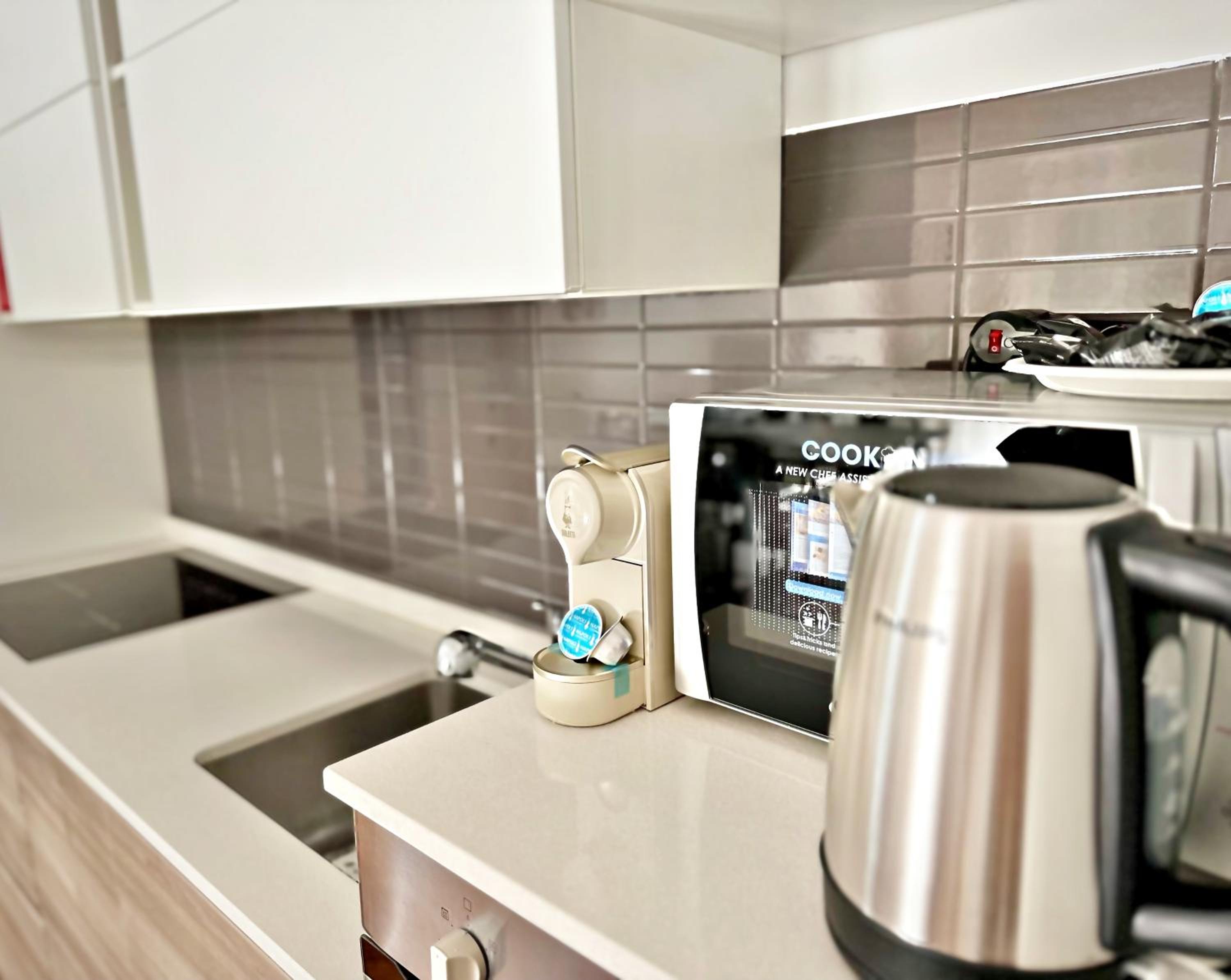 [Central/Garibaldi] Luxurious two-room apartment.