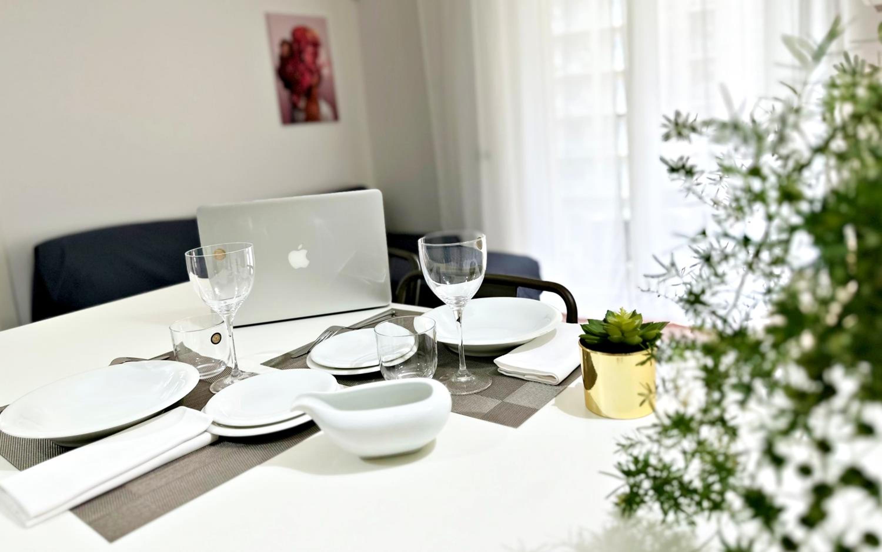 [Central/Garibaldi] Luxurious two-room apartment.