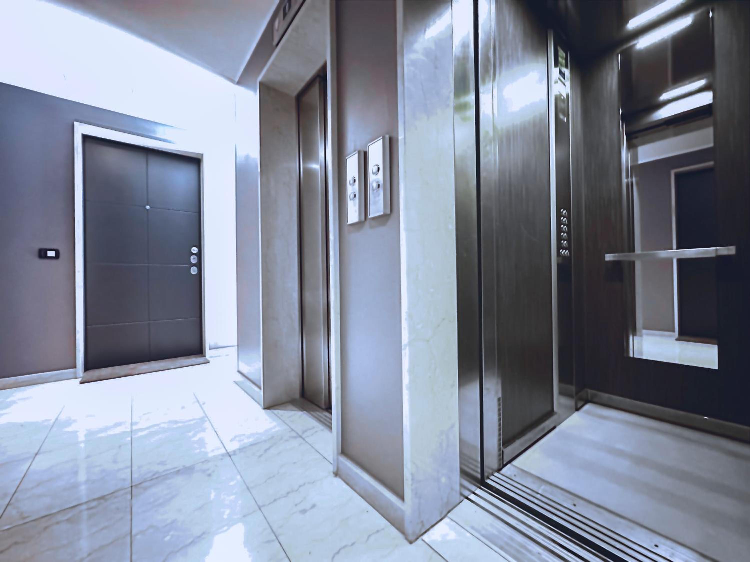 [Central/Garibaldi] Luxurious two-room apartment.