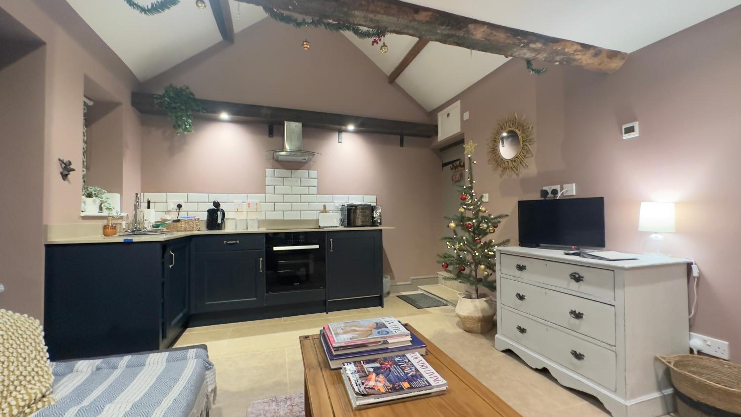 Rural Retreat, Wood Burner, Patio, Lawn, Breakfast, new wifi view 3
