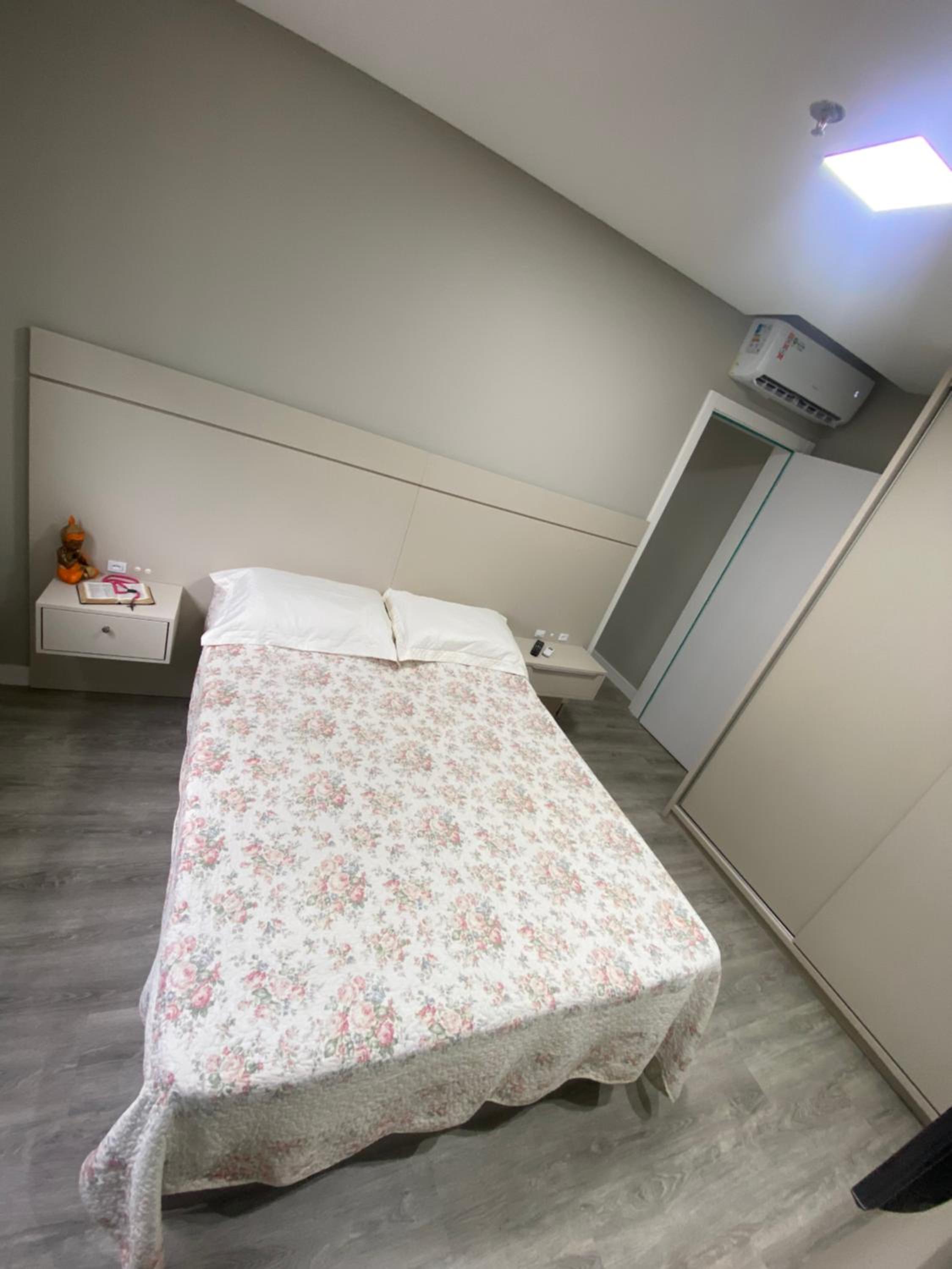 Flat padrão Hotel na Meia Praia