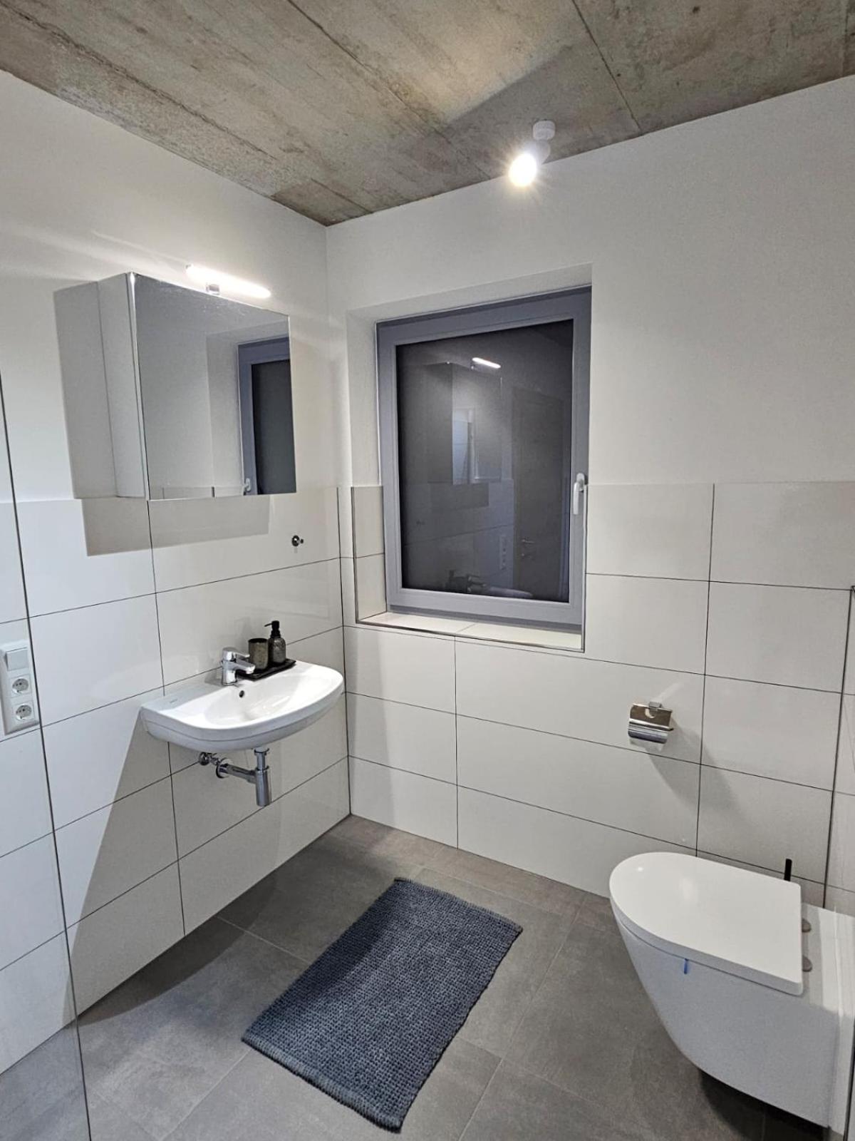 Hoch2 Apartment - Modern, komfortabel & 24h Self-Check-in mit Parkplatz