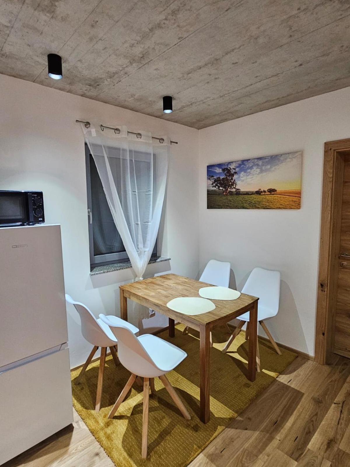Hoch2 Apartment - Modern, komfortabel & 24h Self-Check-in mit Parkplatz