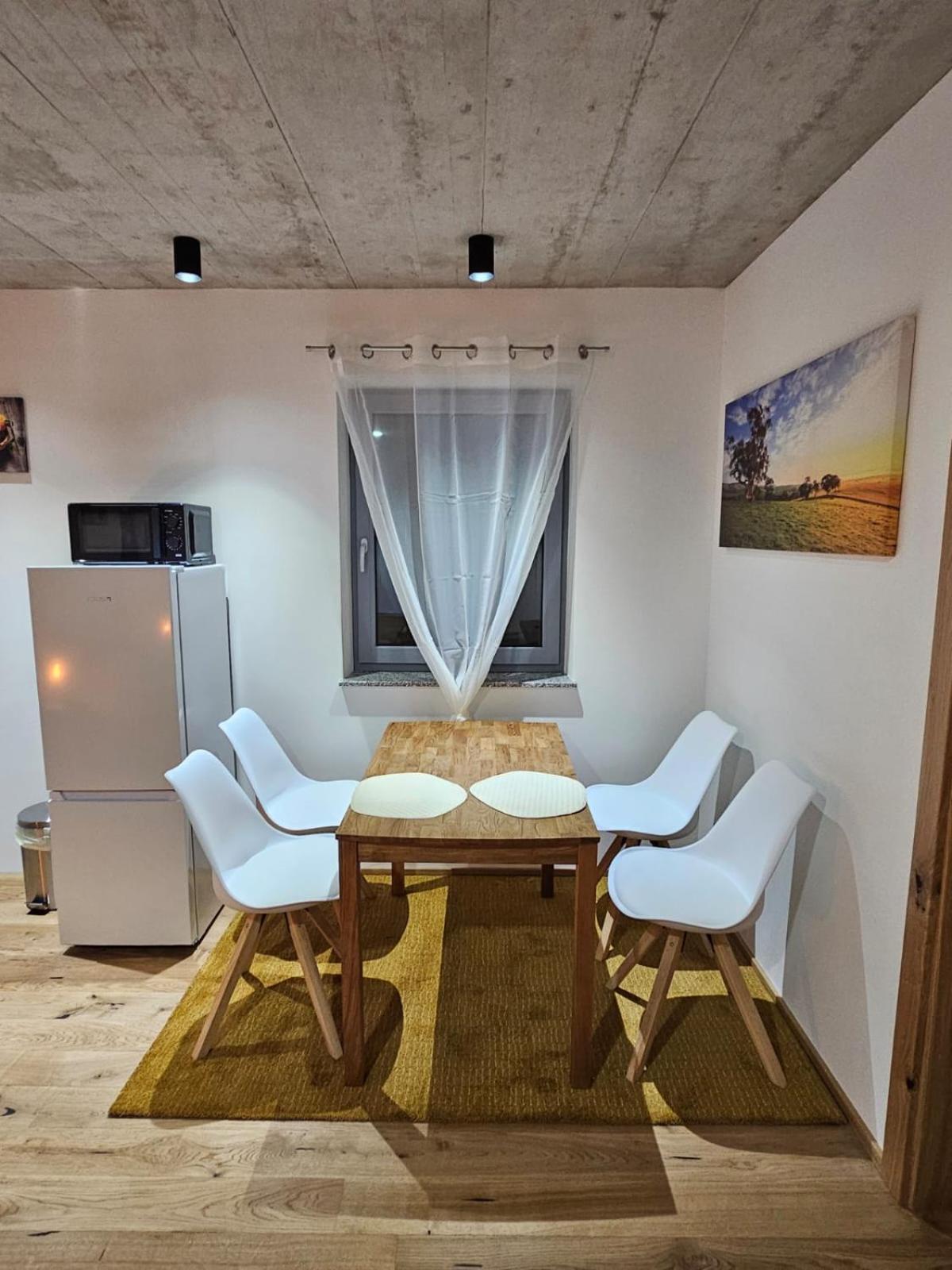Hoch2 Apartment - Modern, komfortabel & 24h Self-Check-in mit Parkplatz