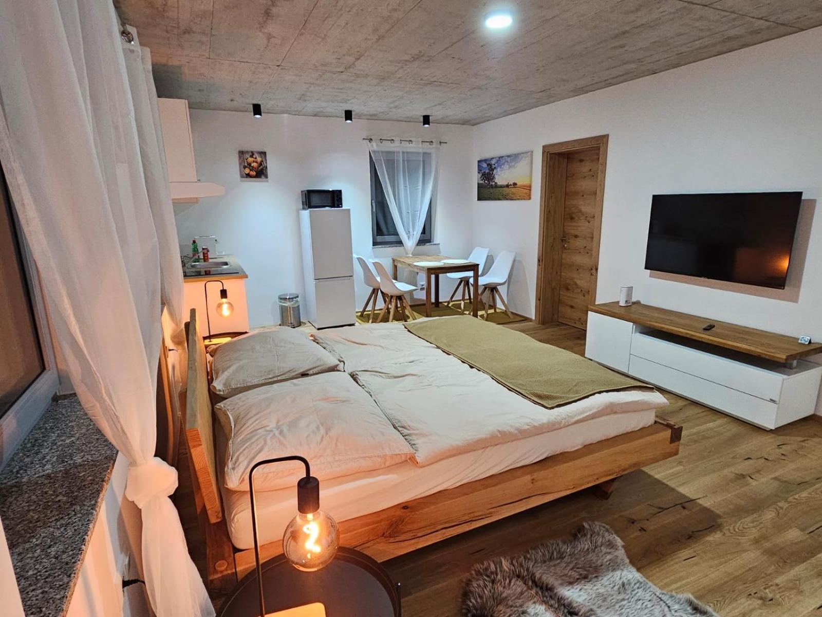 Hoch2 Apartment - Modern, komfortabel & 24h Self-Check-in mit Parkplatz