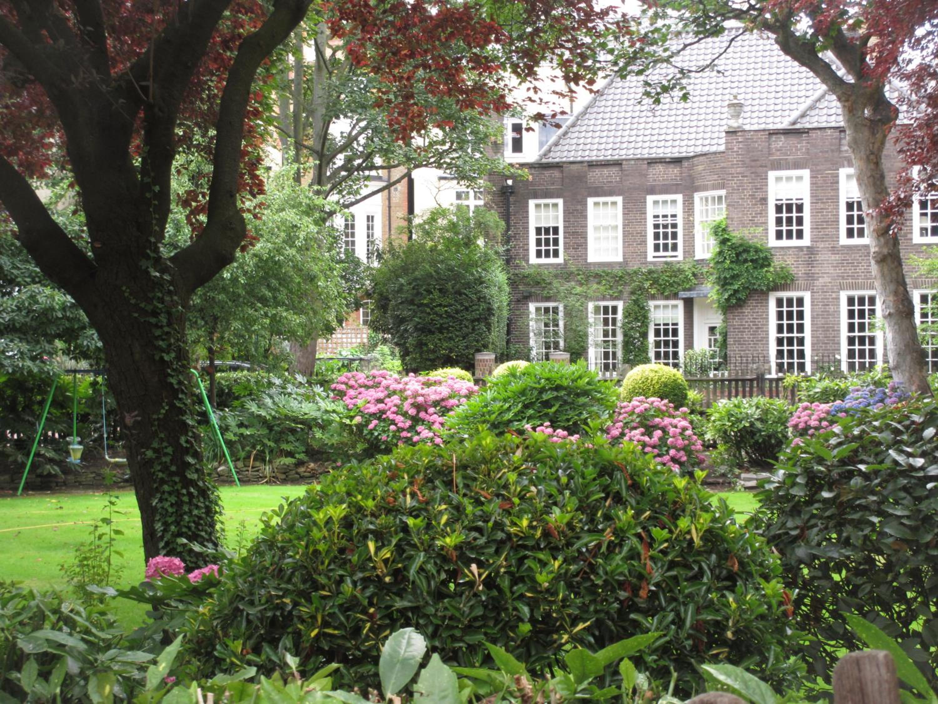 ULTRA MASSIVE House by HYDE PARK
