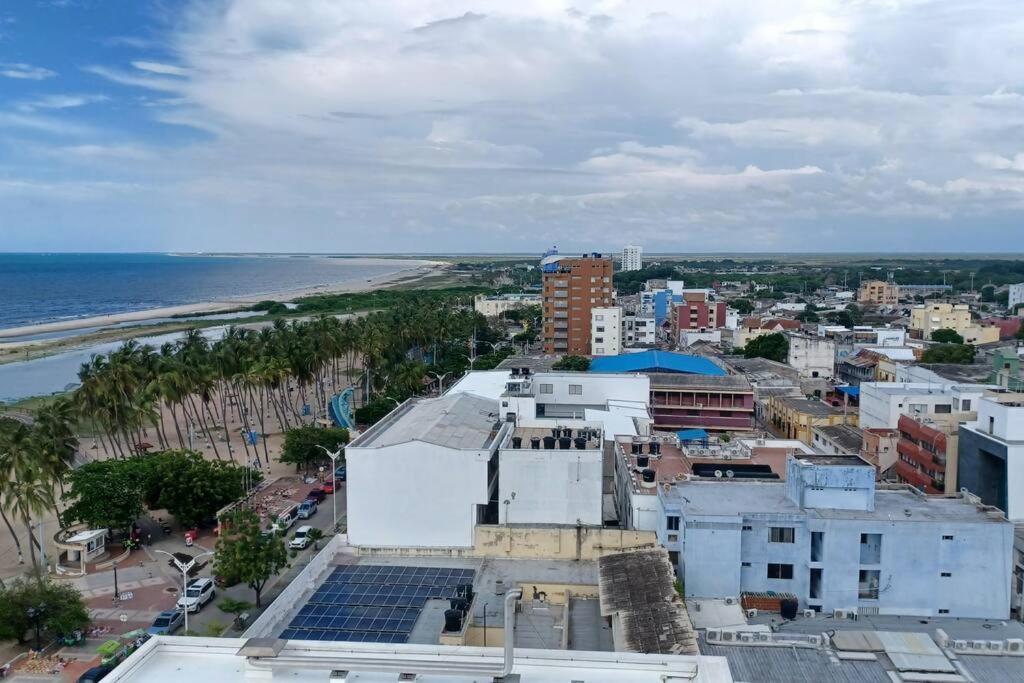 Riohacha amplio e iluminado apartamento en la mejor zona muy seguro balcón al MAR