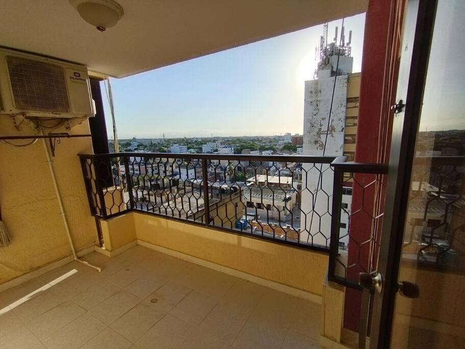 Riohacha amplio e iluminado apartamento en la mejor zona muy seguro balcón al MAR