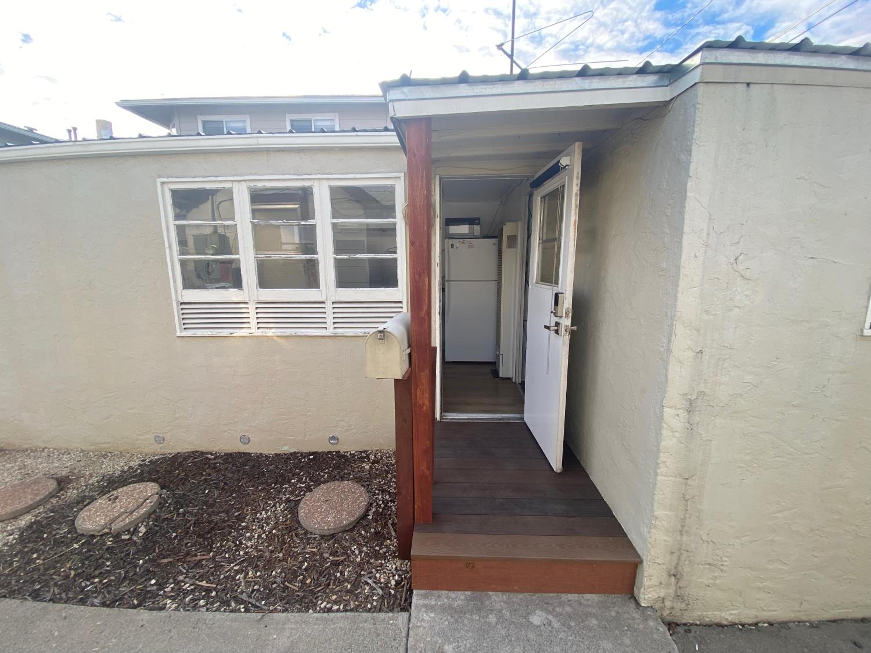 Midtown Charm: 1BR Urban Pad view 2