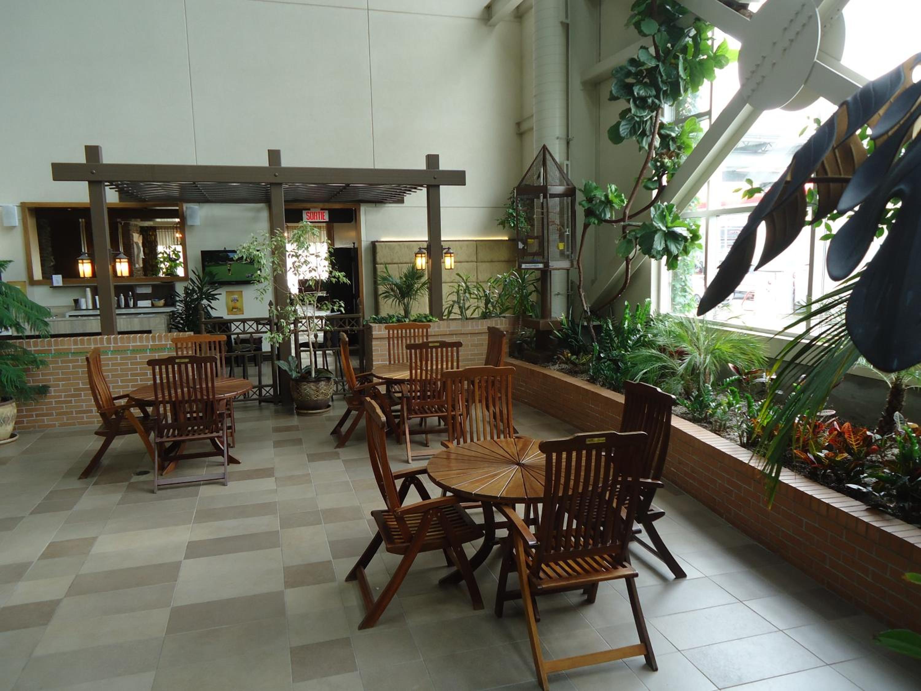 Levis Vacations - Hotel L'Oie des neiges - Property Image 50