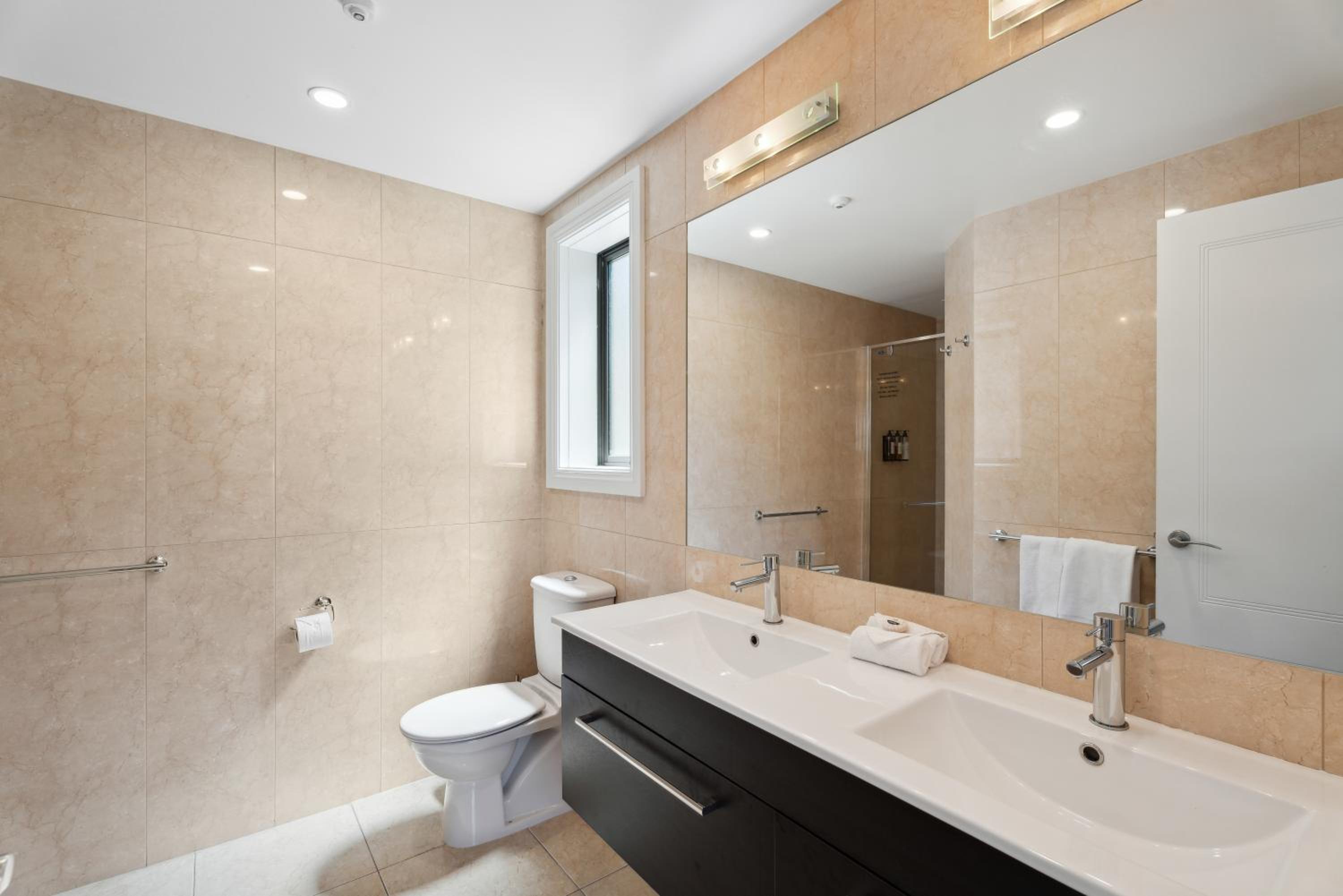 2-bedroom Penthouse Apartment with Spa - The Beacon 1004 view 4