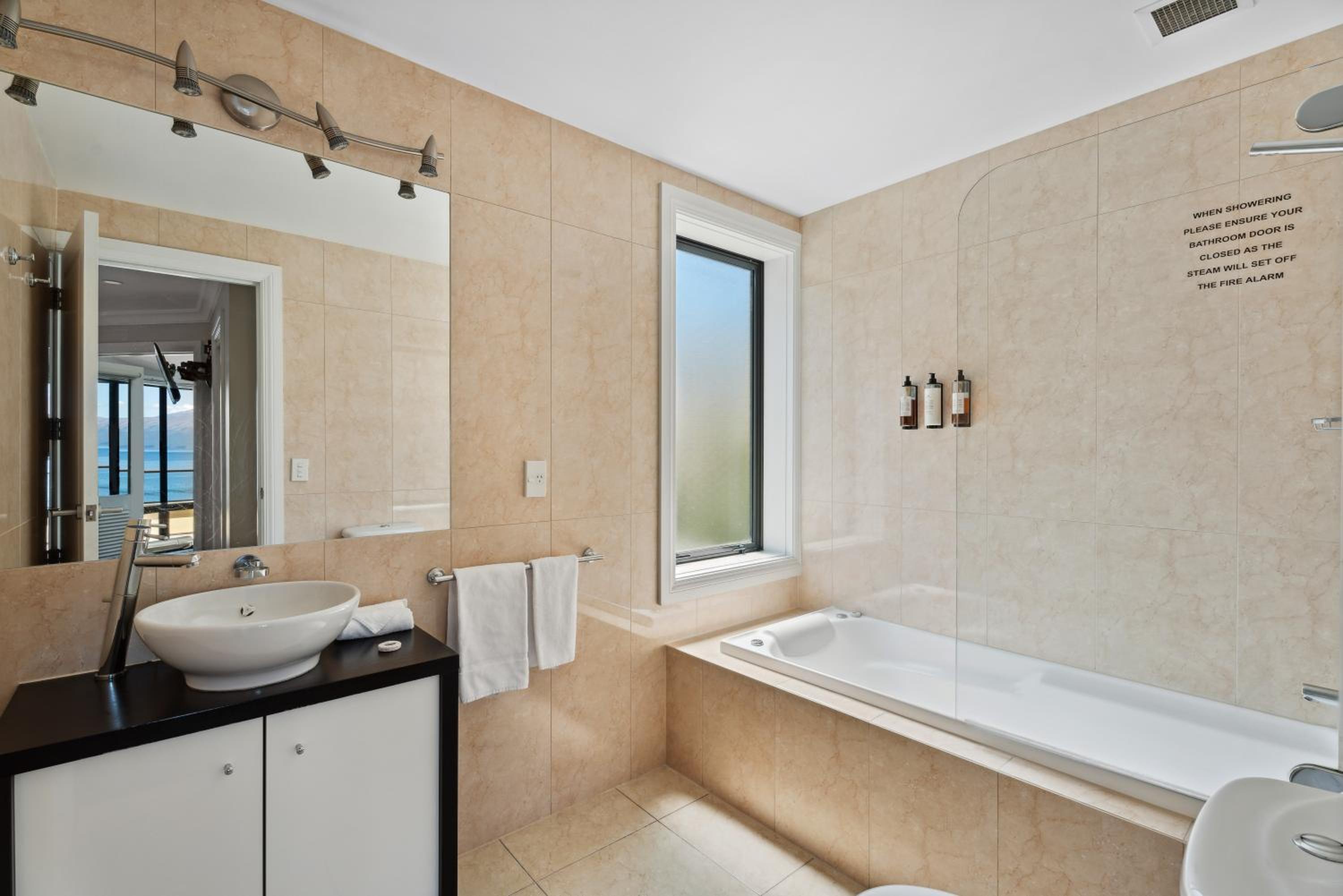 2-bedroom Penthouse Apartment with Spa - The Beacon 1004 view 5