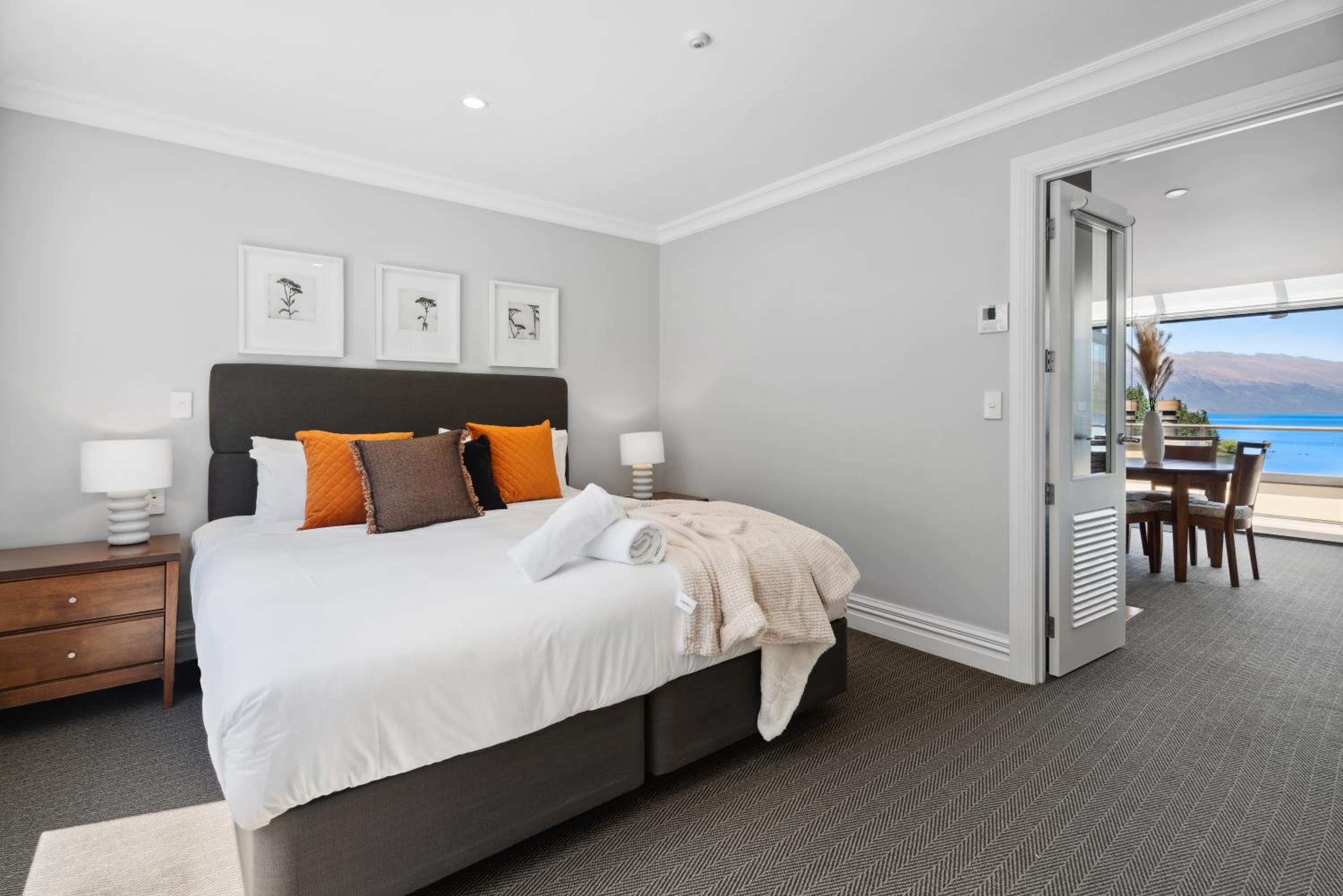 2-bedroom Penthouse Apartment with Spa - The Beacon 1004 view 2