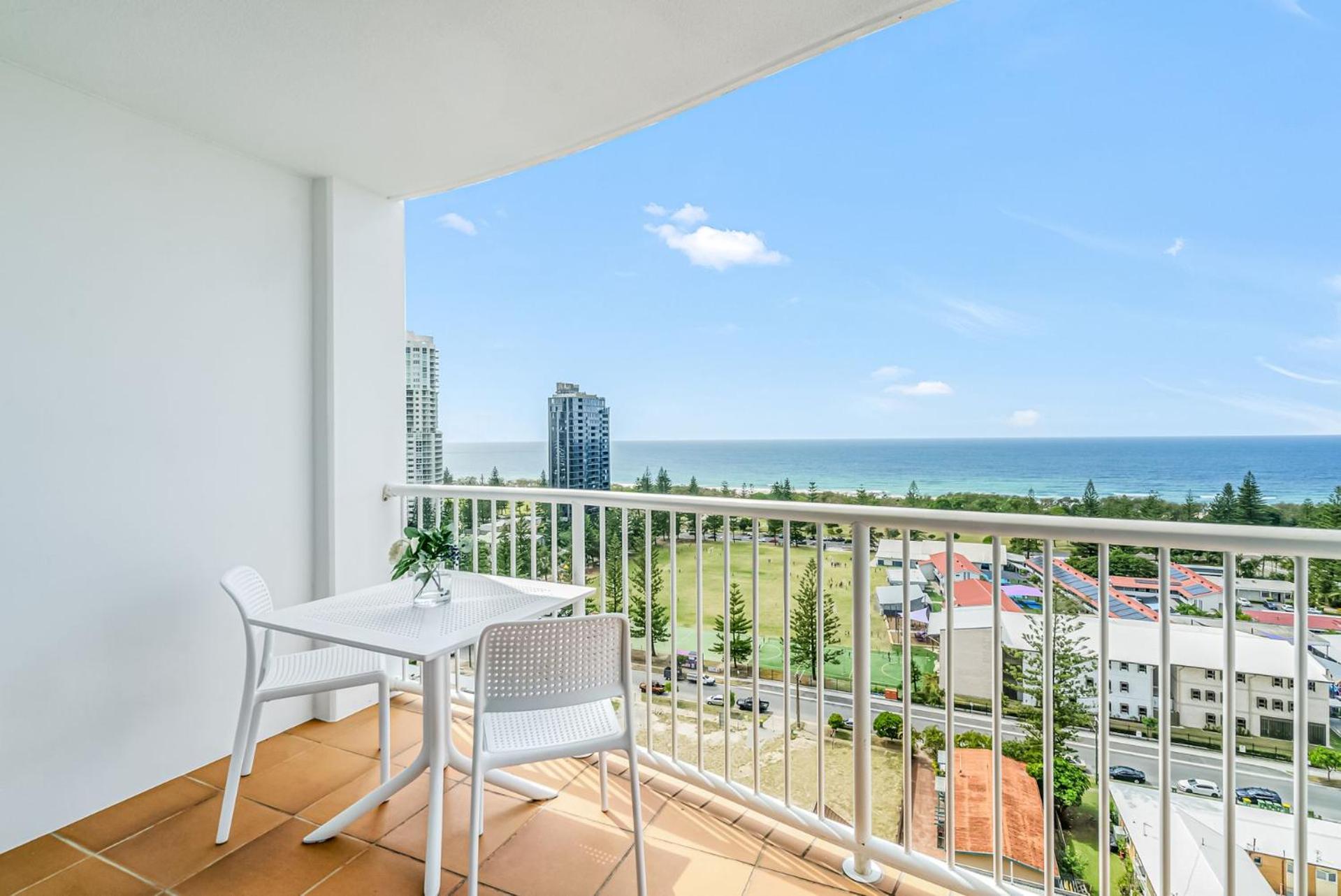 Large Sub-Penthouse Apartment in Broadbeach - CoastHM