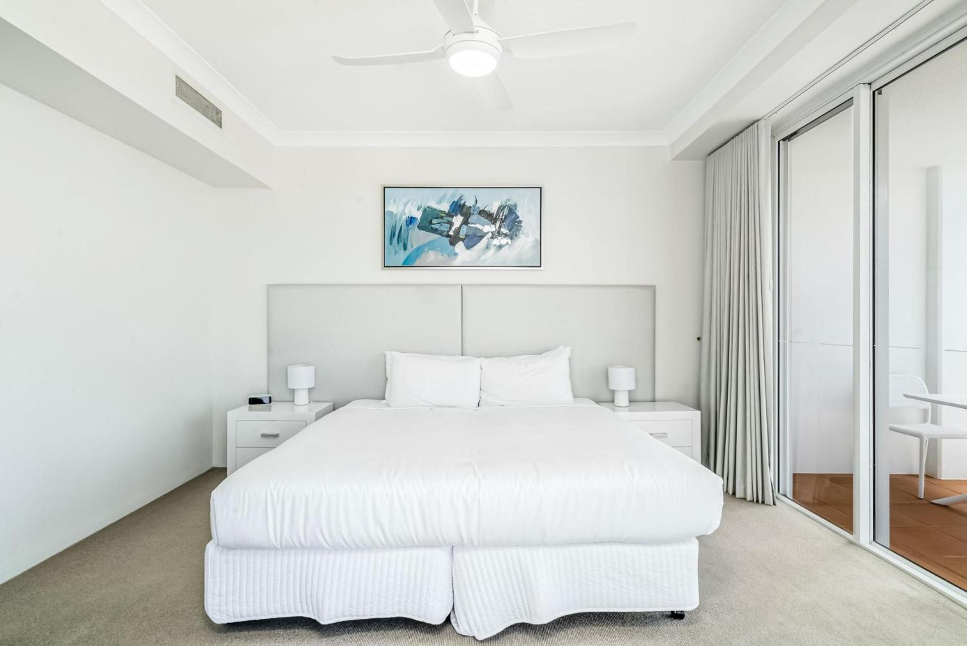 Large Sub-Penthouse Apartment in Broadbeach - CoastHM