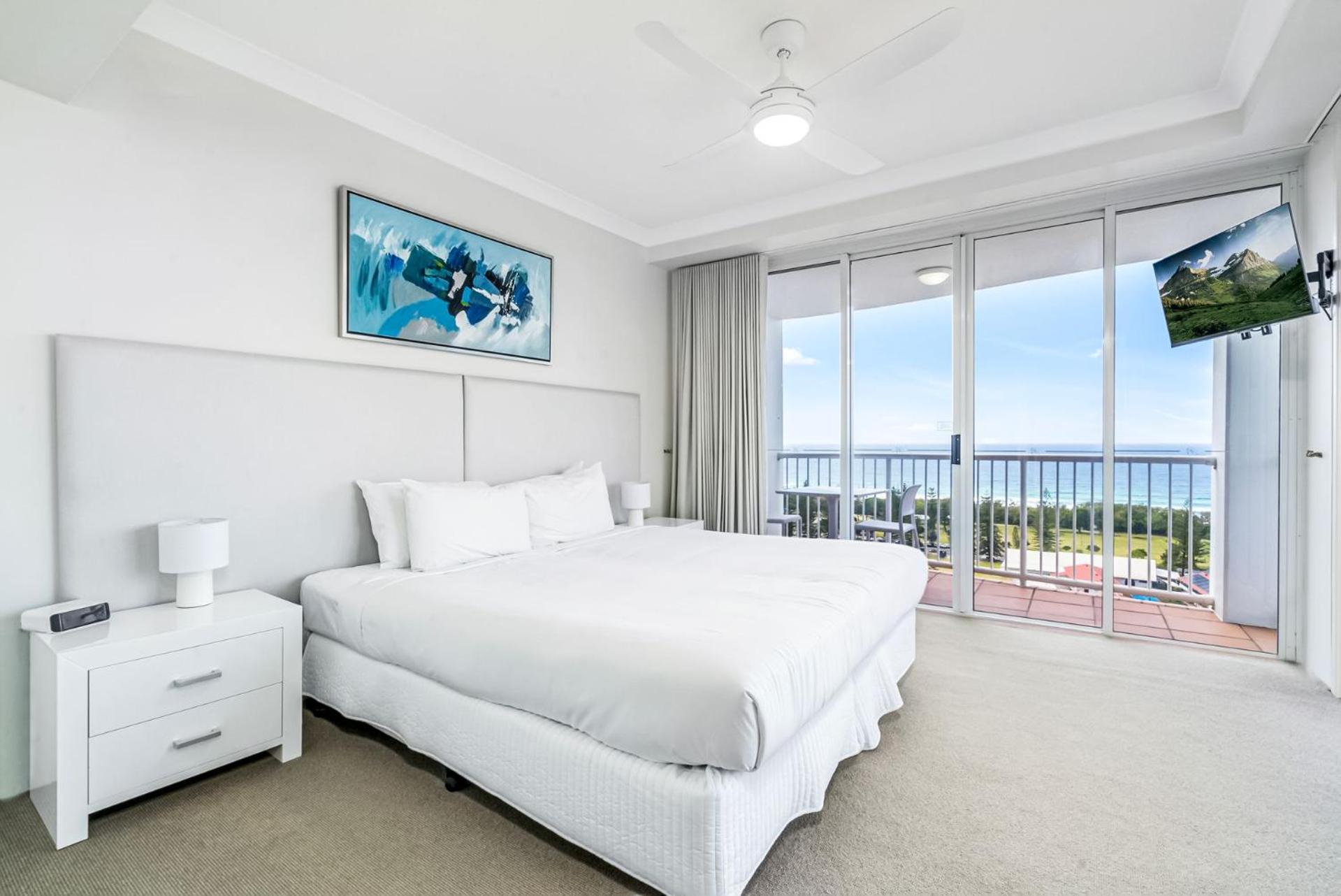 Large Sub-Penthouse Apartment in Broadbeach - CoastHM