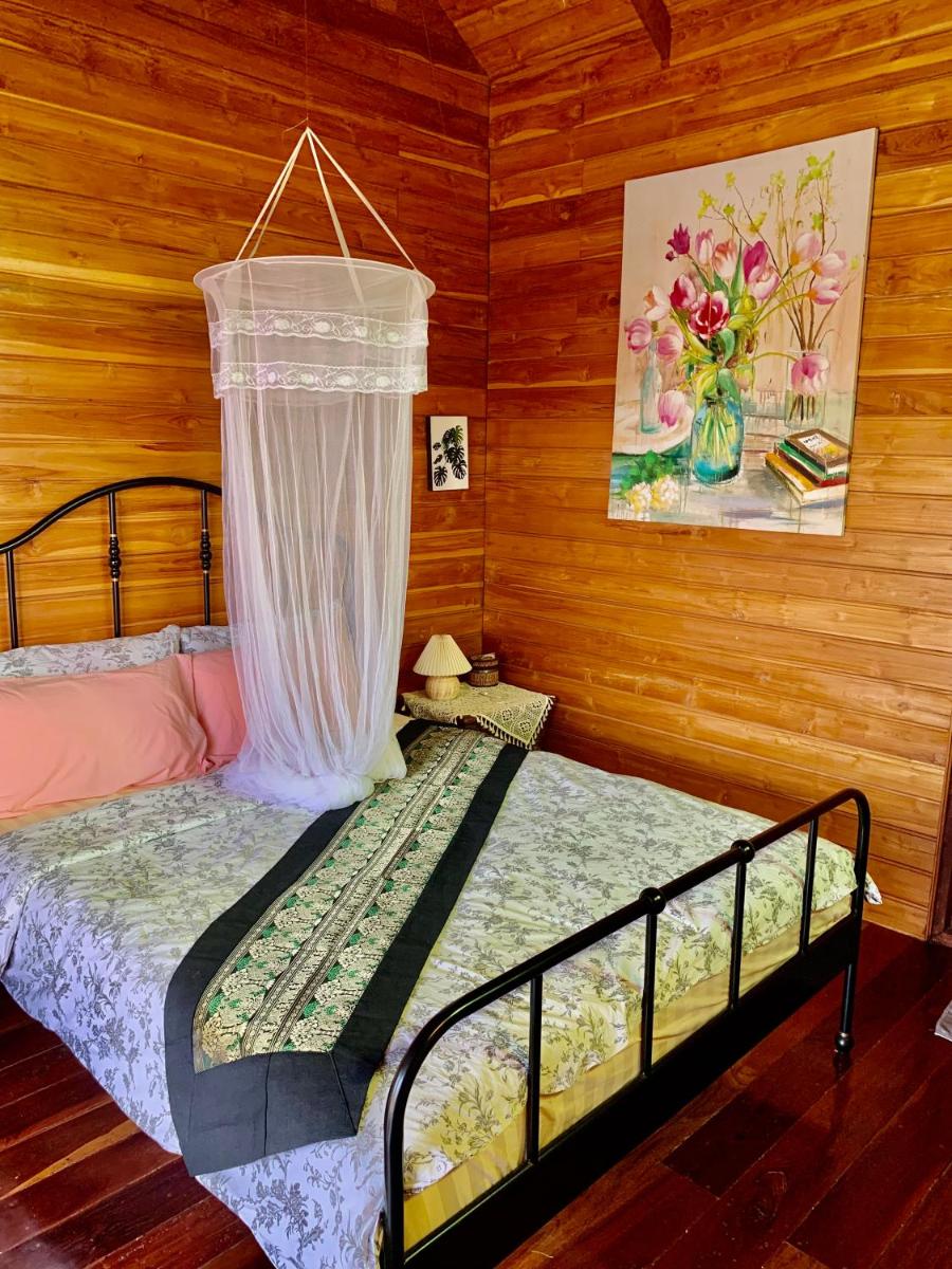 Rang Robin Farmstay for 4 with pool