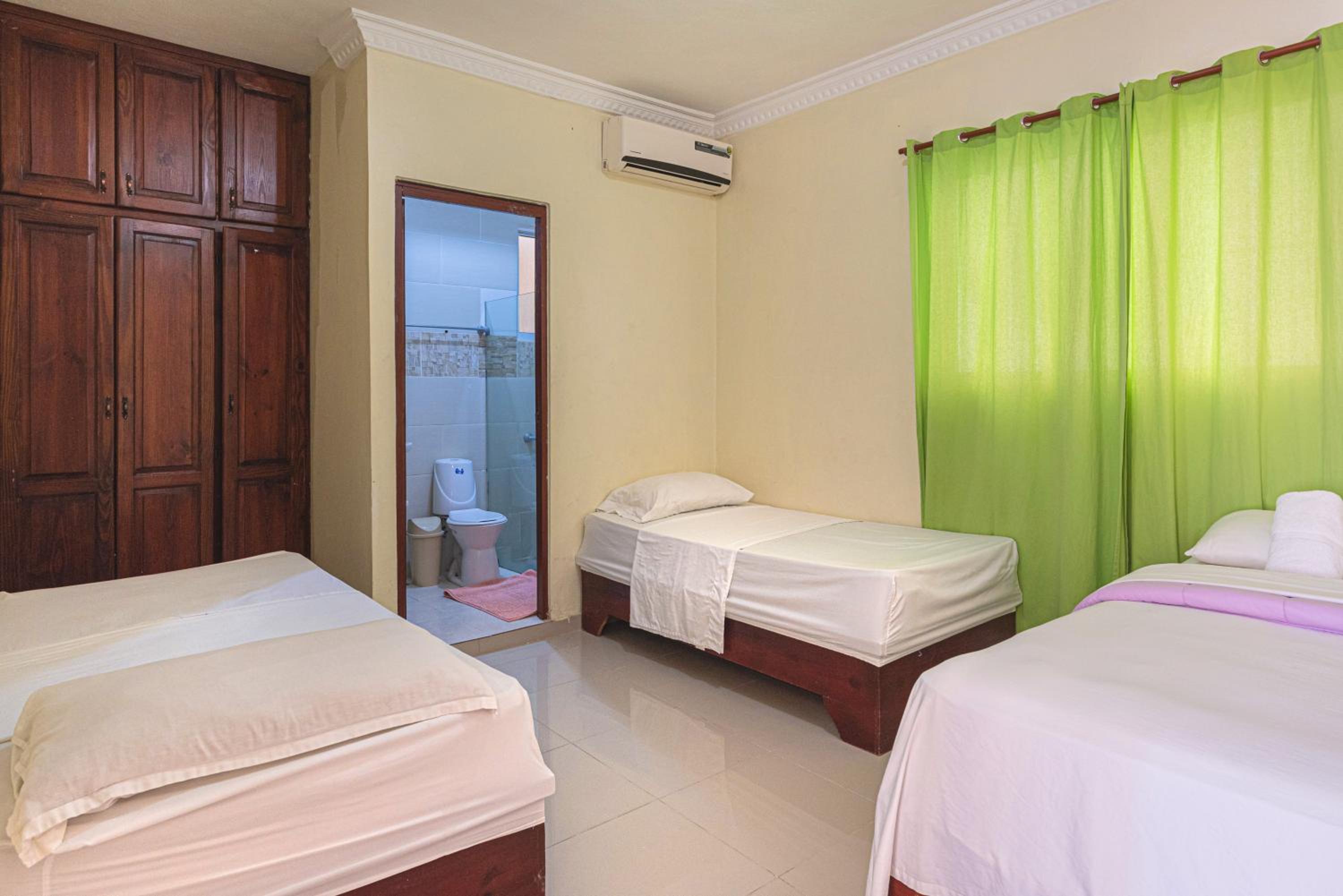 Spacious 2Br 2Bath Apartment Terrace & Street View view 2