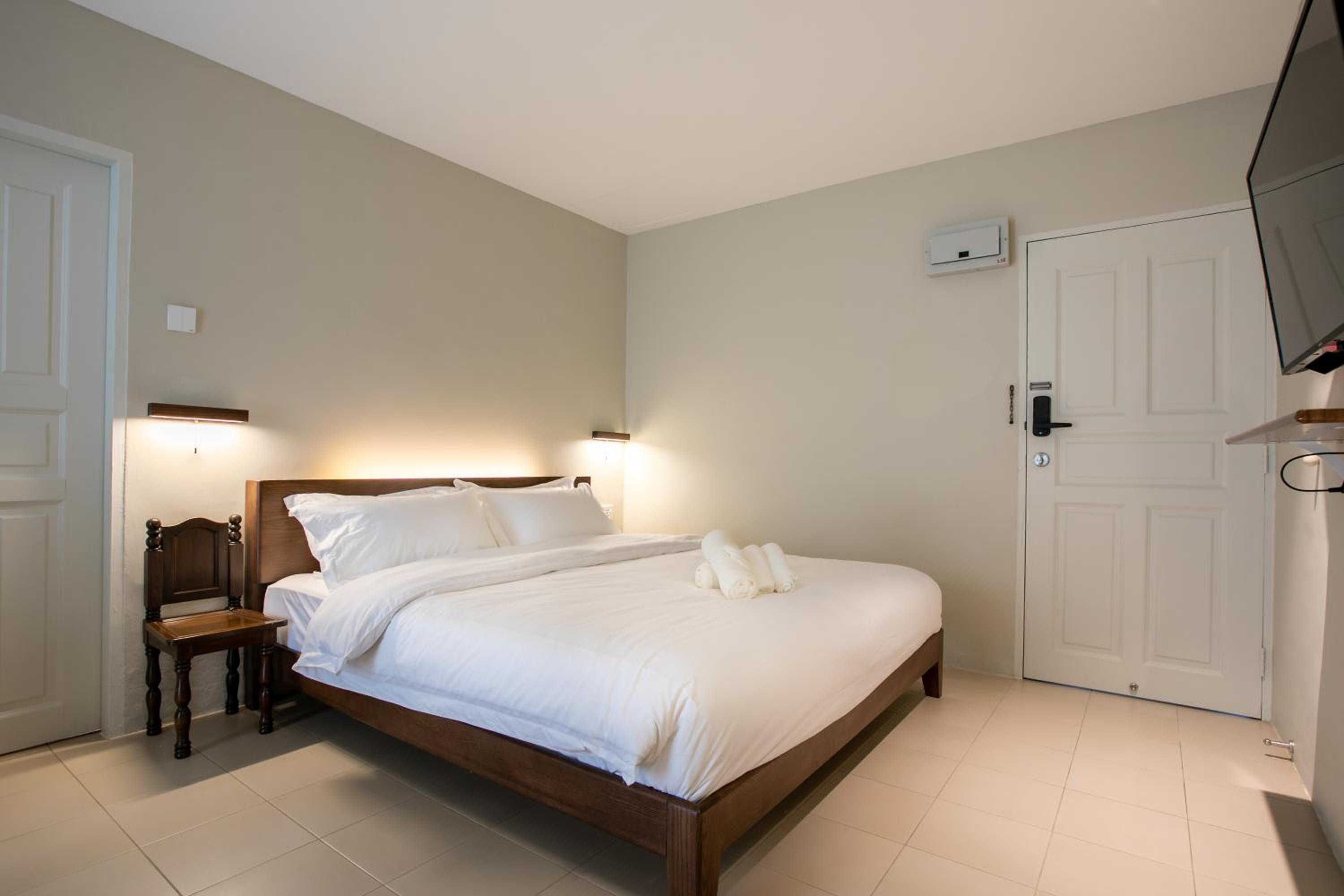 Kontor Mansion - 3 mins to Teluk Chempedak Beach & Private Pool view 2