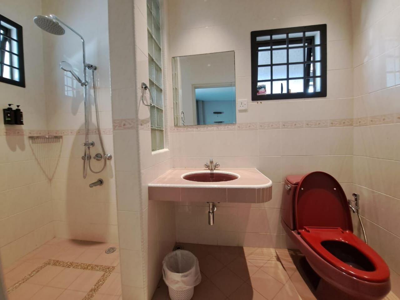 Kontor Mansion - 3 mins to Teluk Chempedak Beach & Private Pool view 4