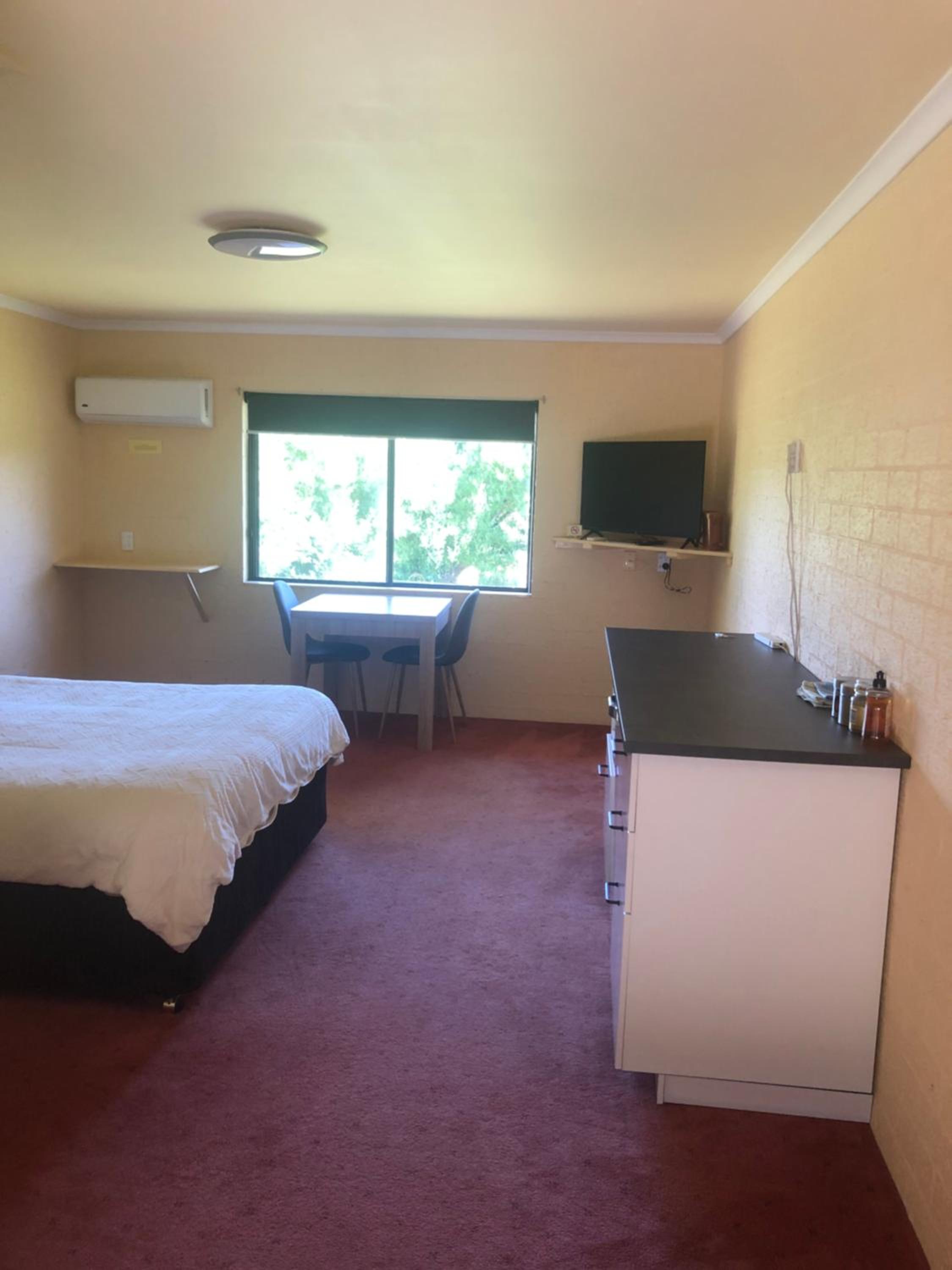 Colonial Inn Guest Rooms view 5