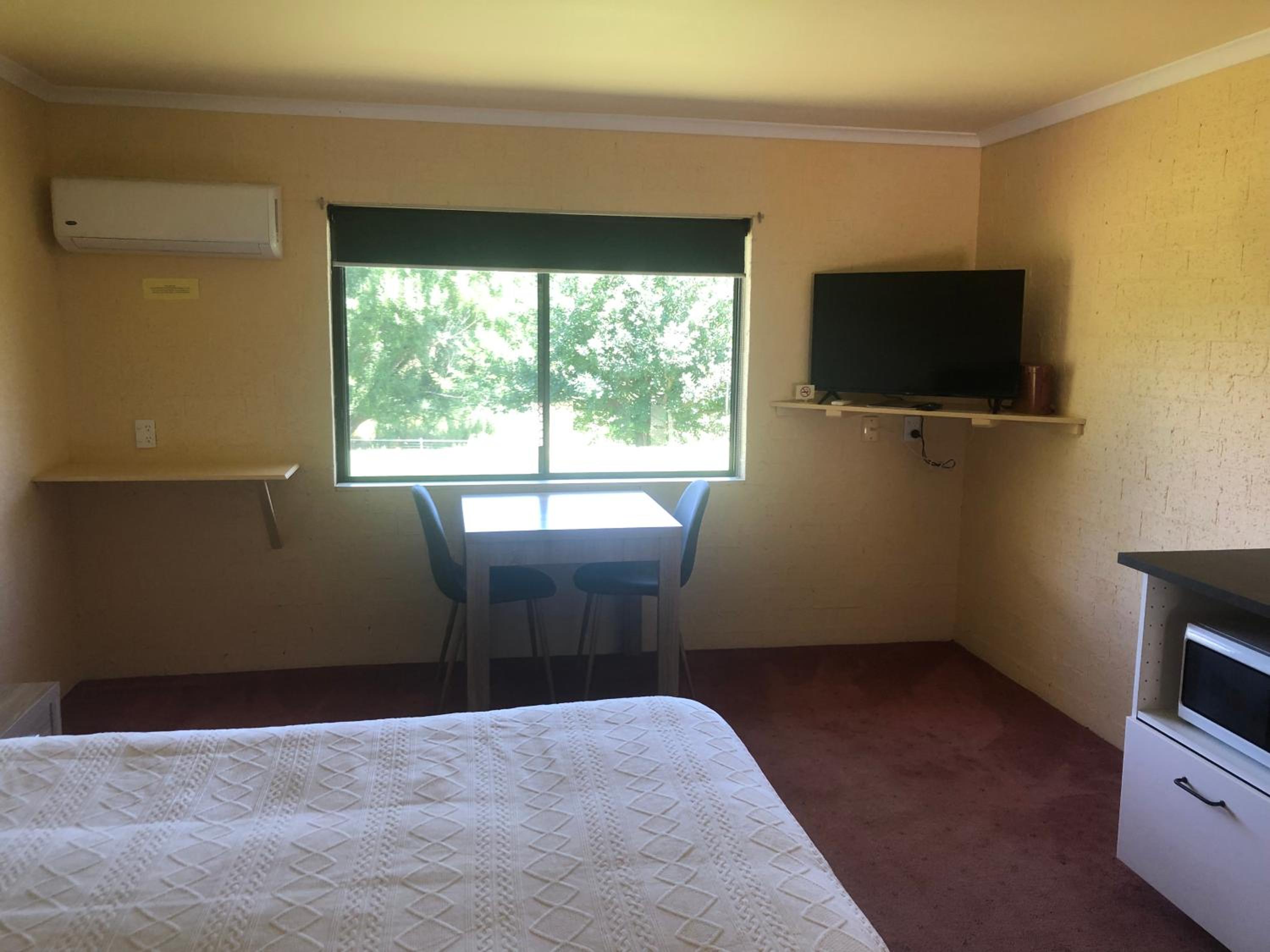 Colonial Inn Guest Rooms view 4