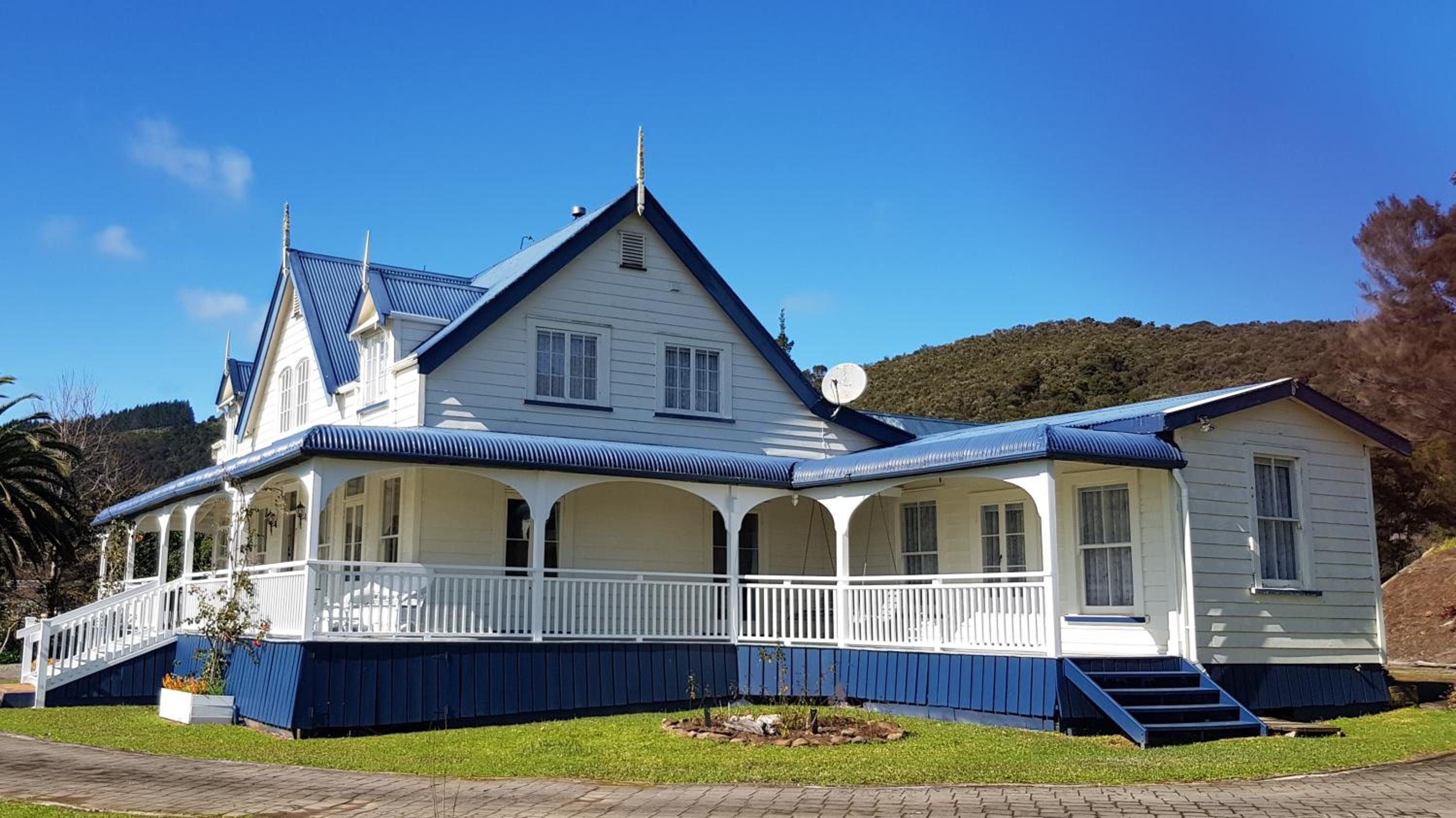 Riverhead Villa