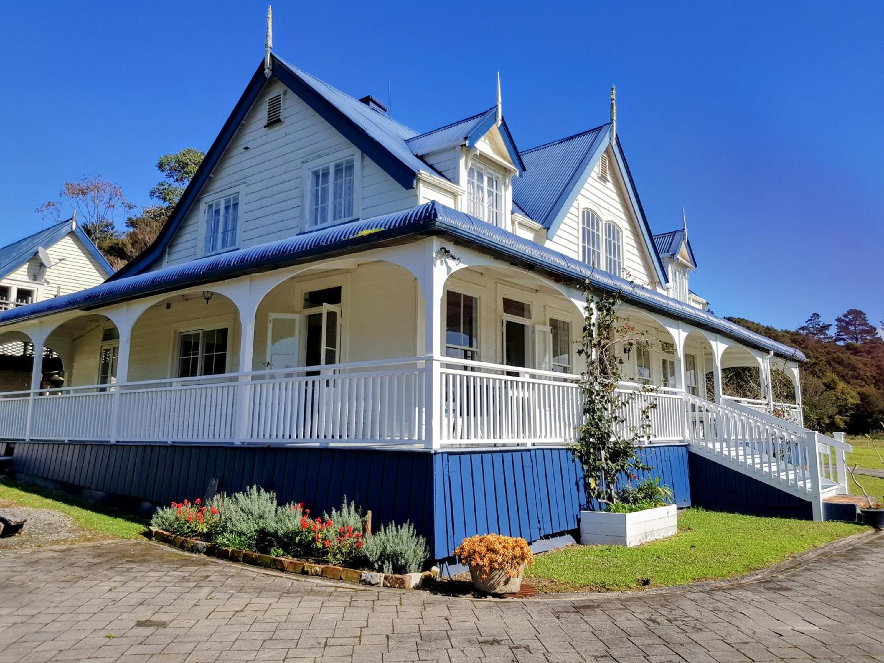 Riverhead Villa