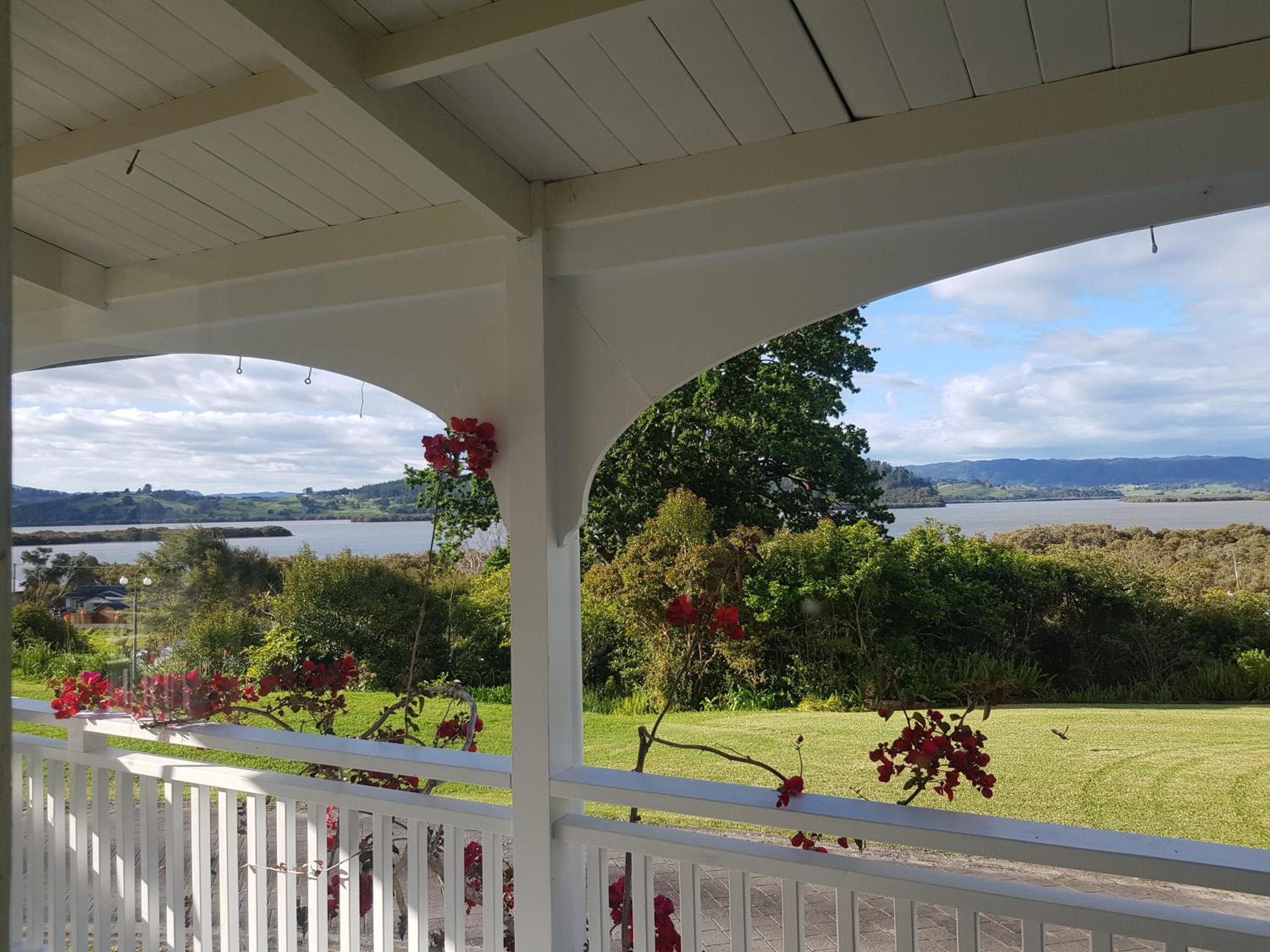 Riverhead Villa