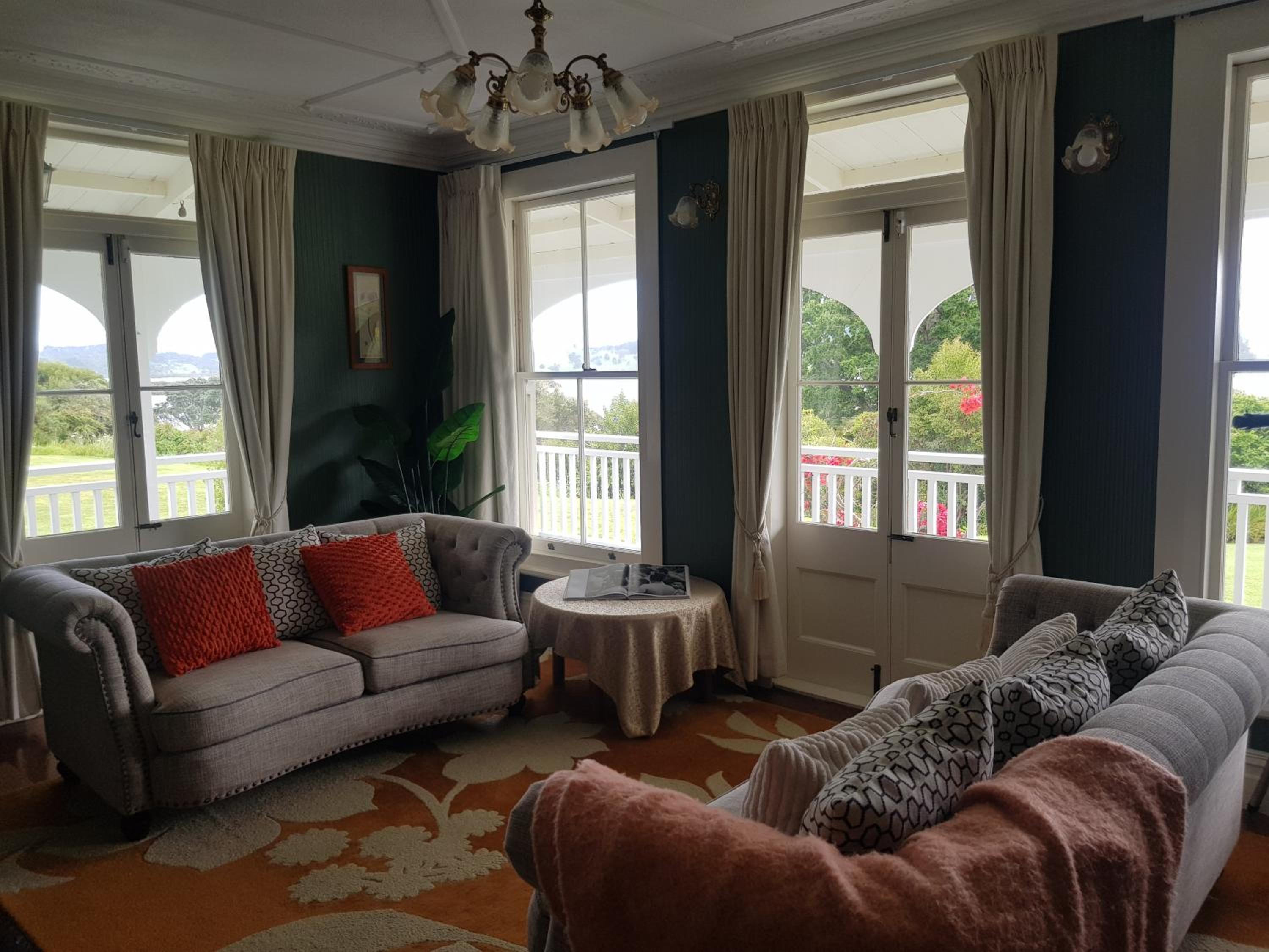 Riverhead Villa