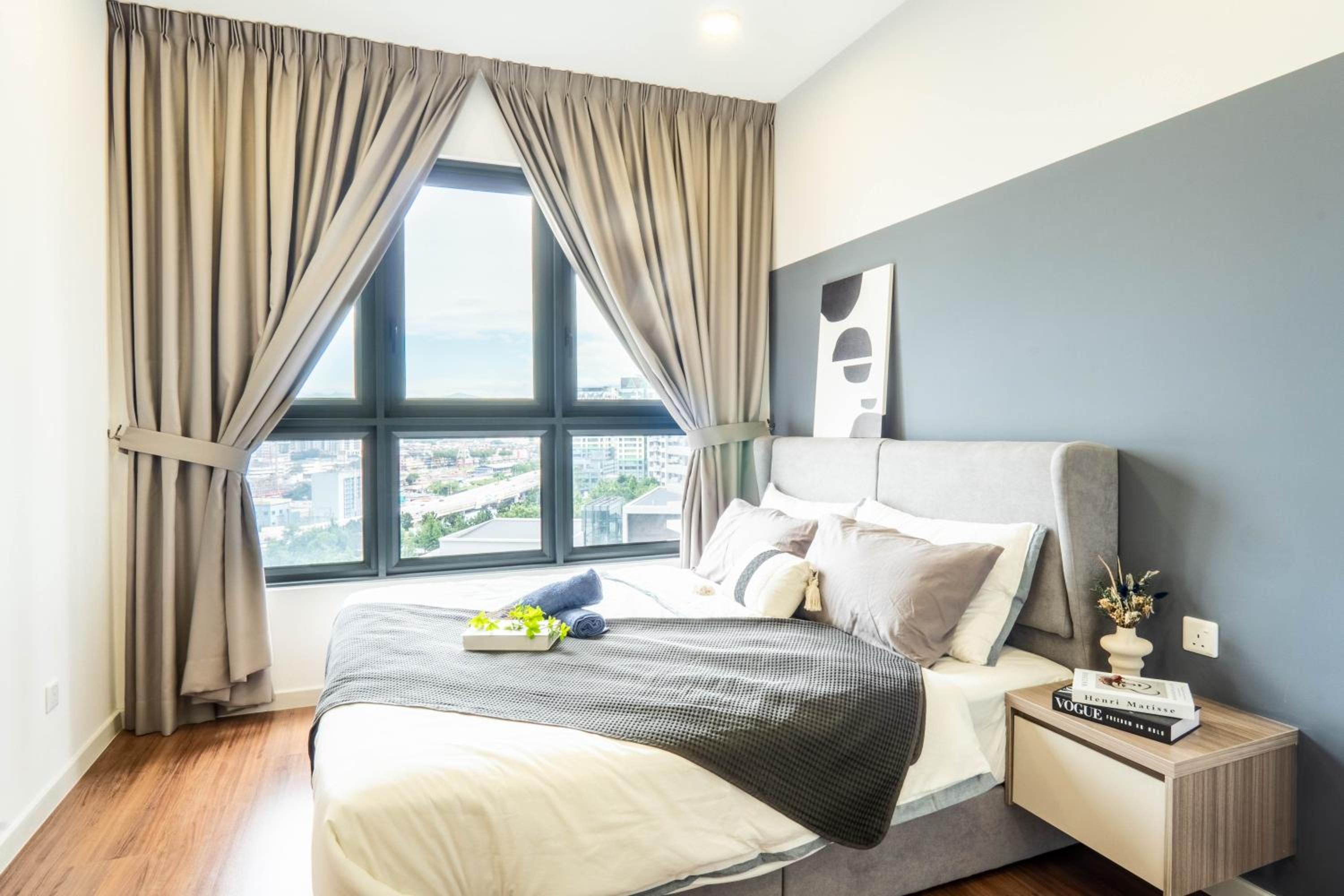 M Vertica KL by Airhost