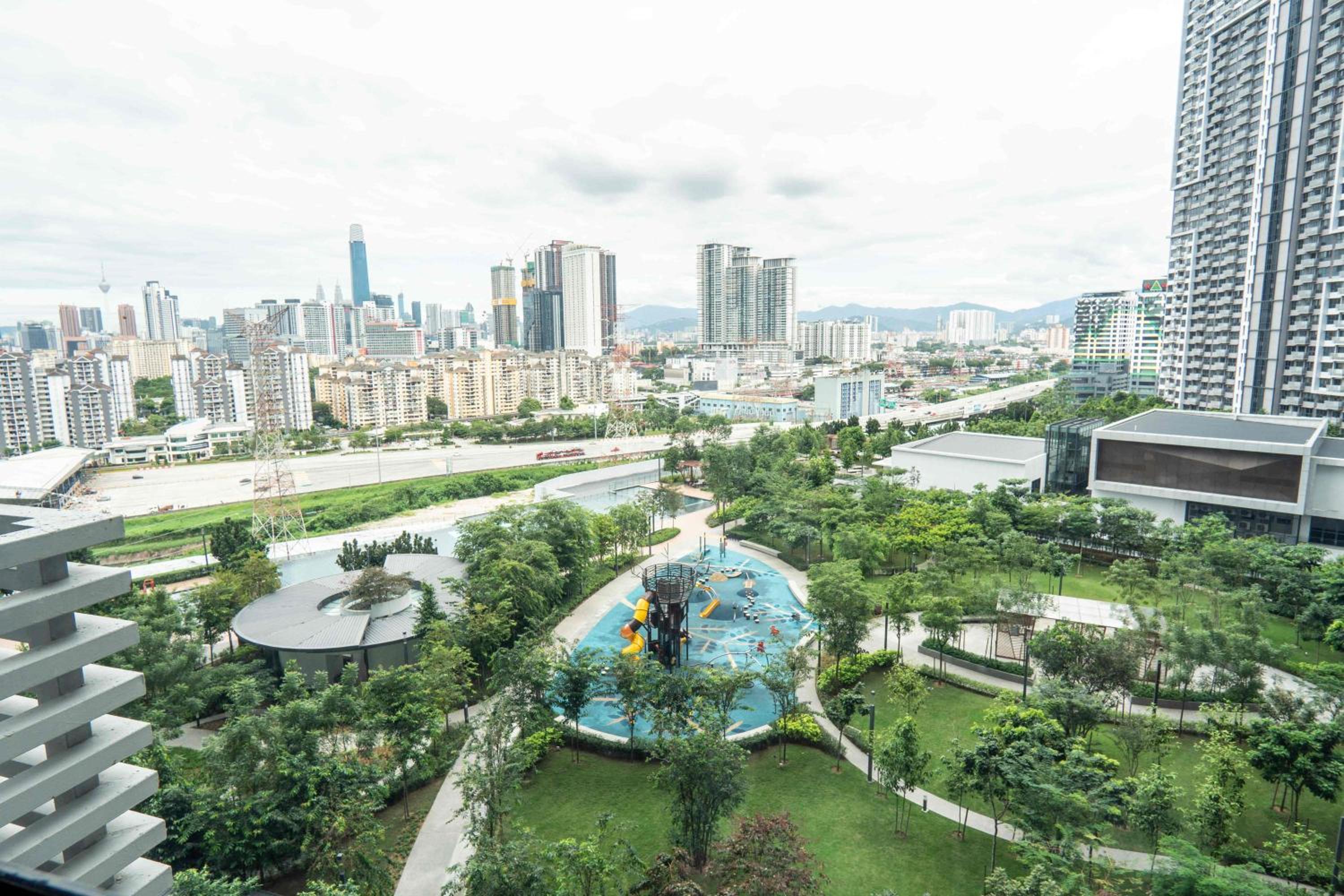M Vertica KL by Airhost