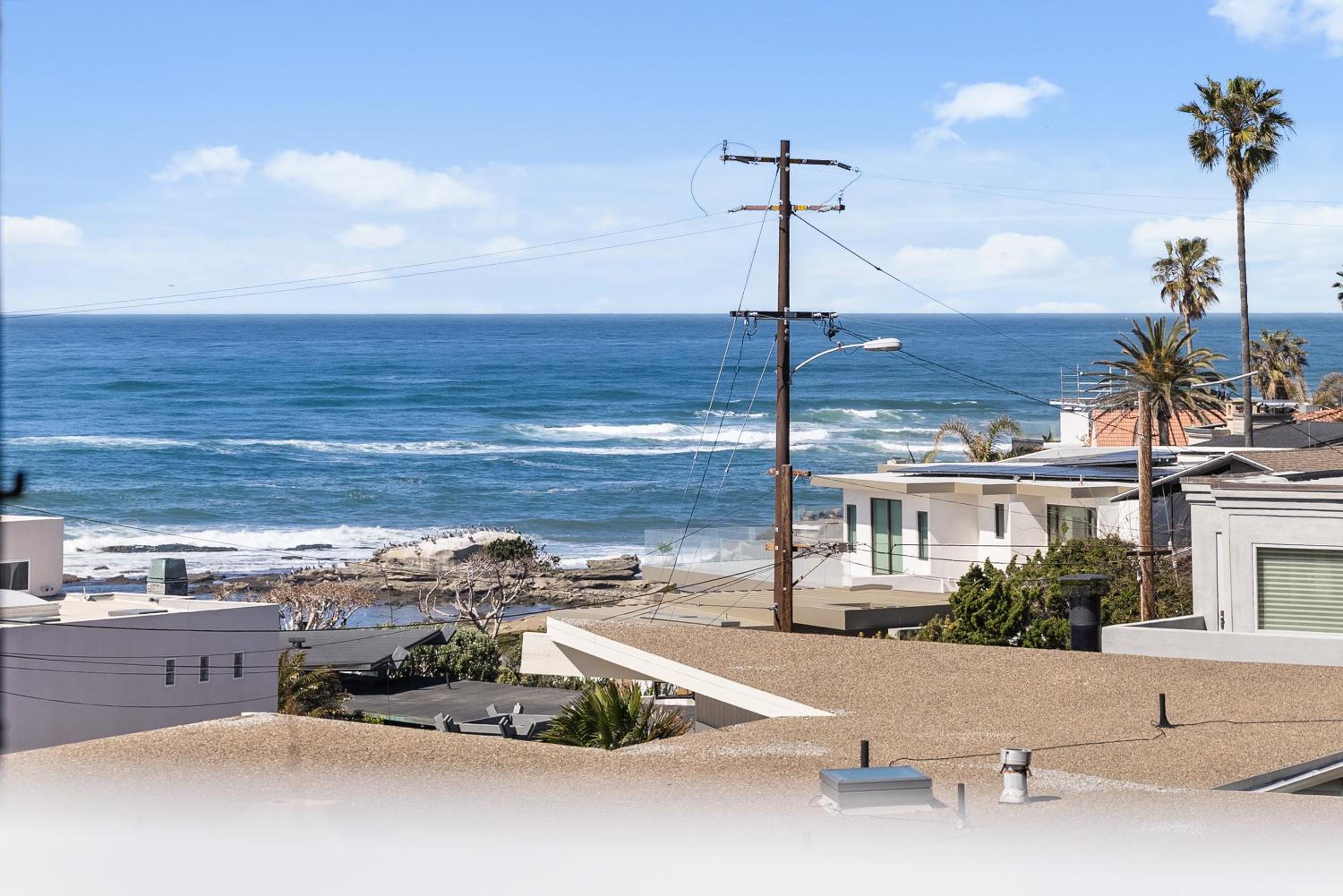 Bird Rock Dreams - Ocean Views, Massive Yard, Outdoor Dining, Fast Wifi & AC! view 2
