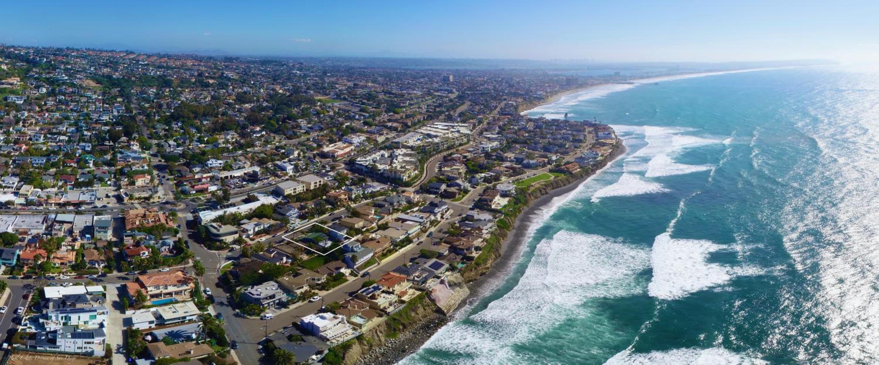 Bird Rock Dreams - Ocean Views, Massive Yard, Outdoor Dining, Fast Wifi & AC! view 4