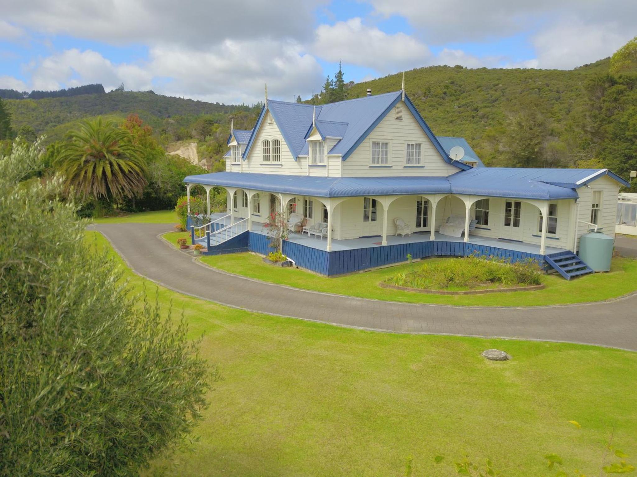 Riverhead Villa