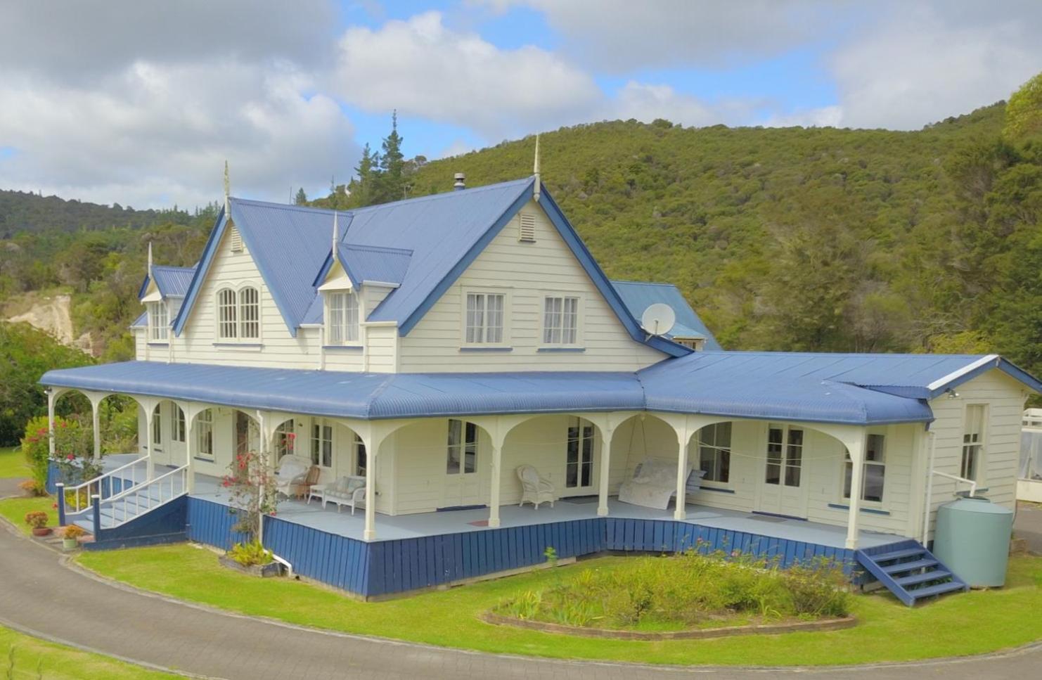 Riverhead Villa