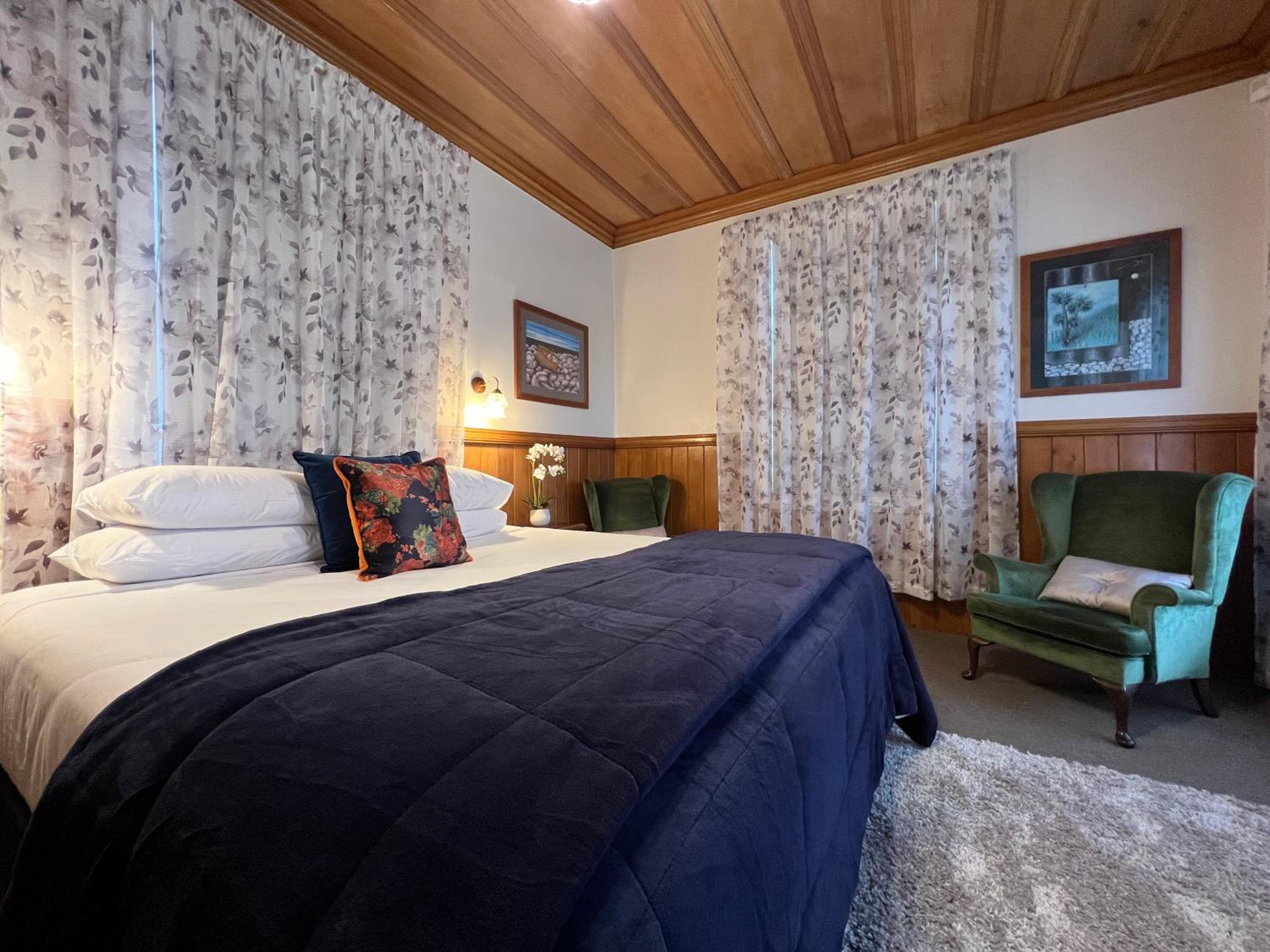 Riverhead Villa