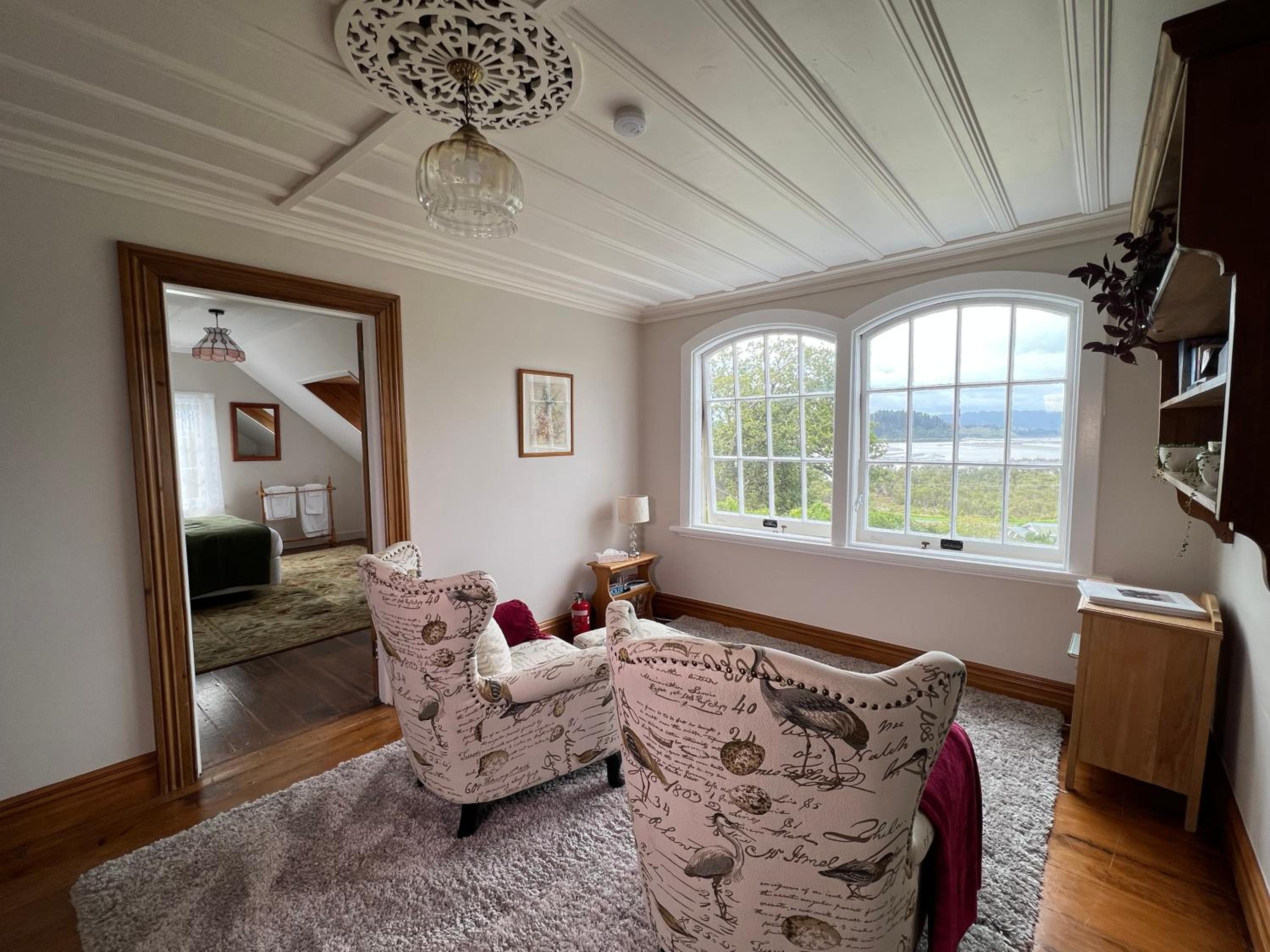 Riverhead Villa