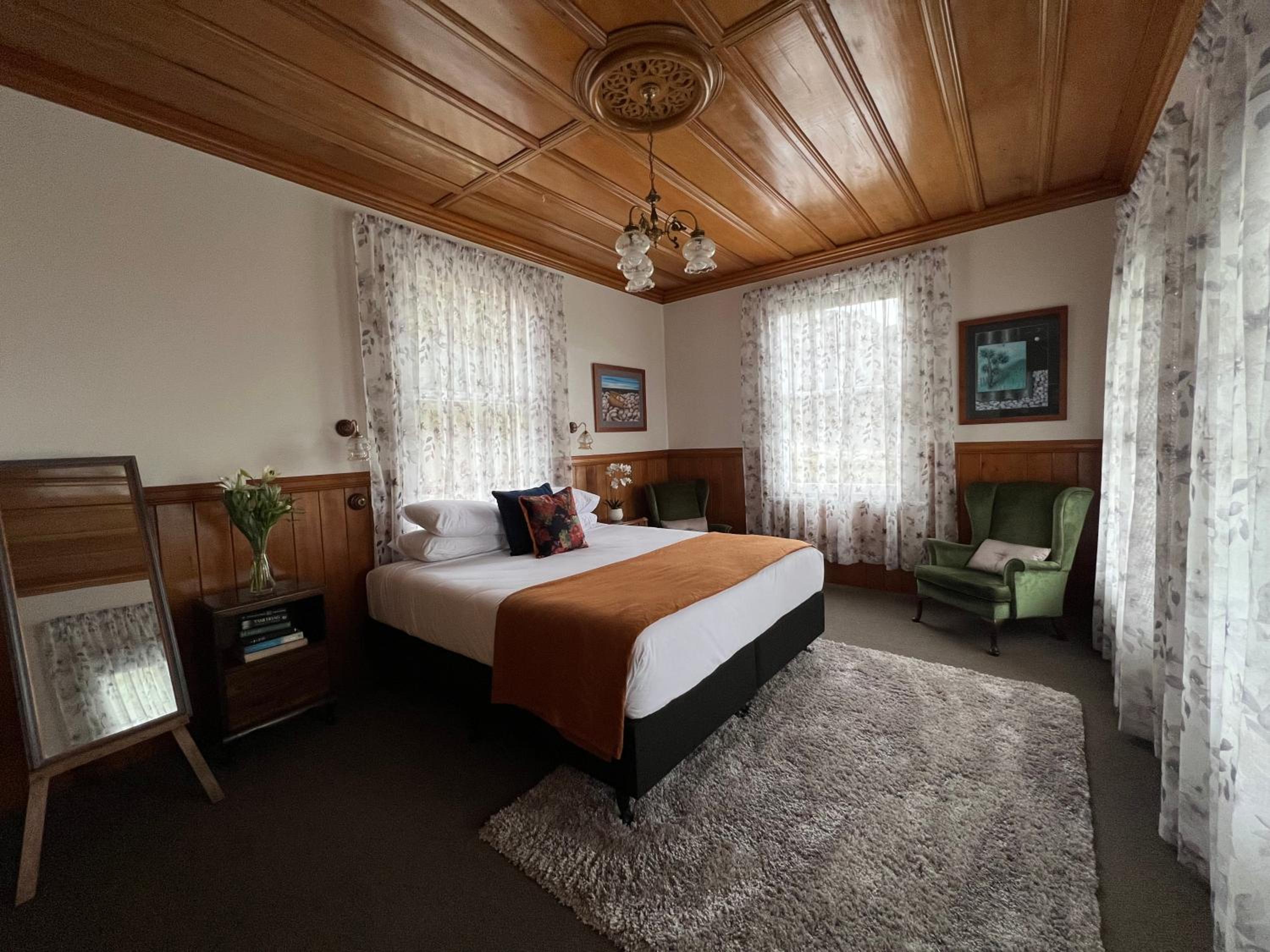 Riverhead Villa