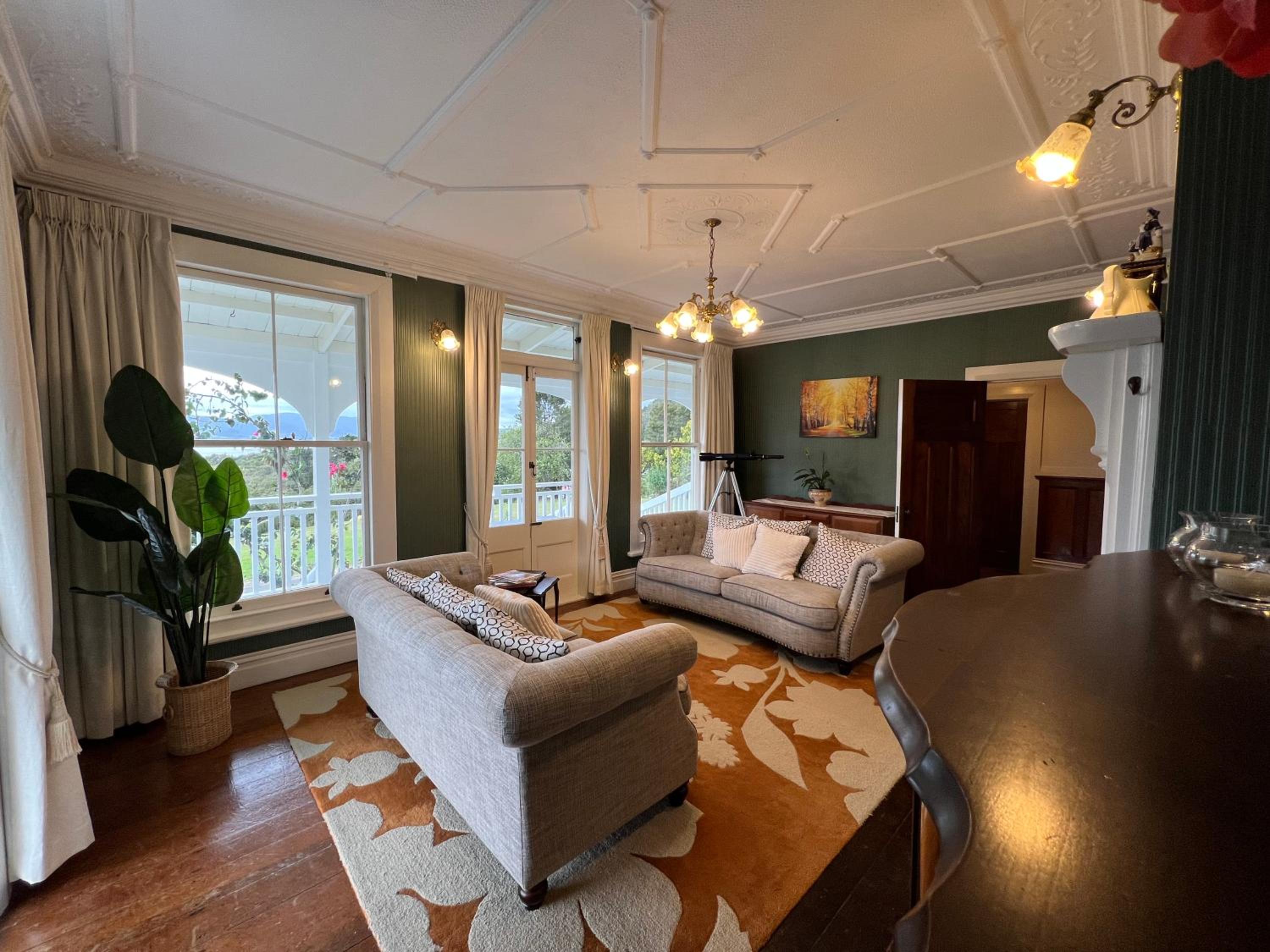 Riverhead Villa