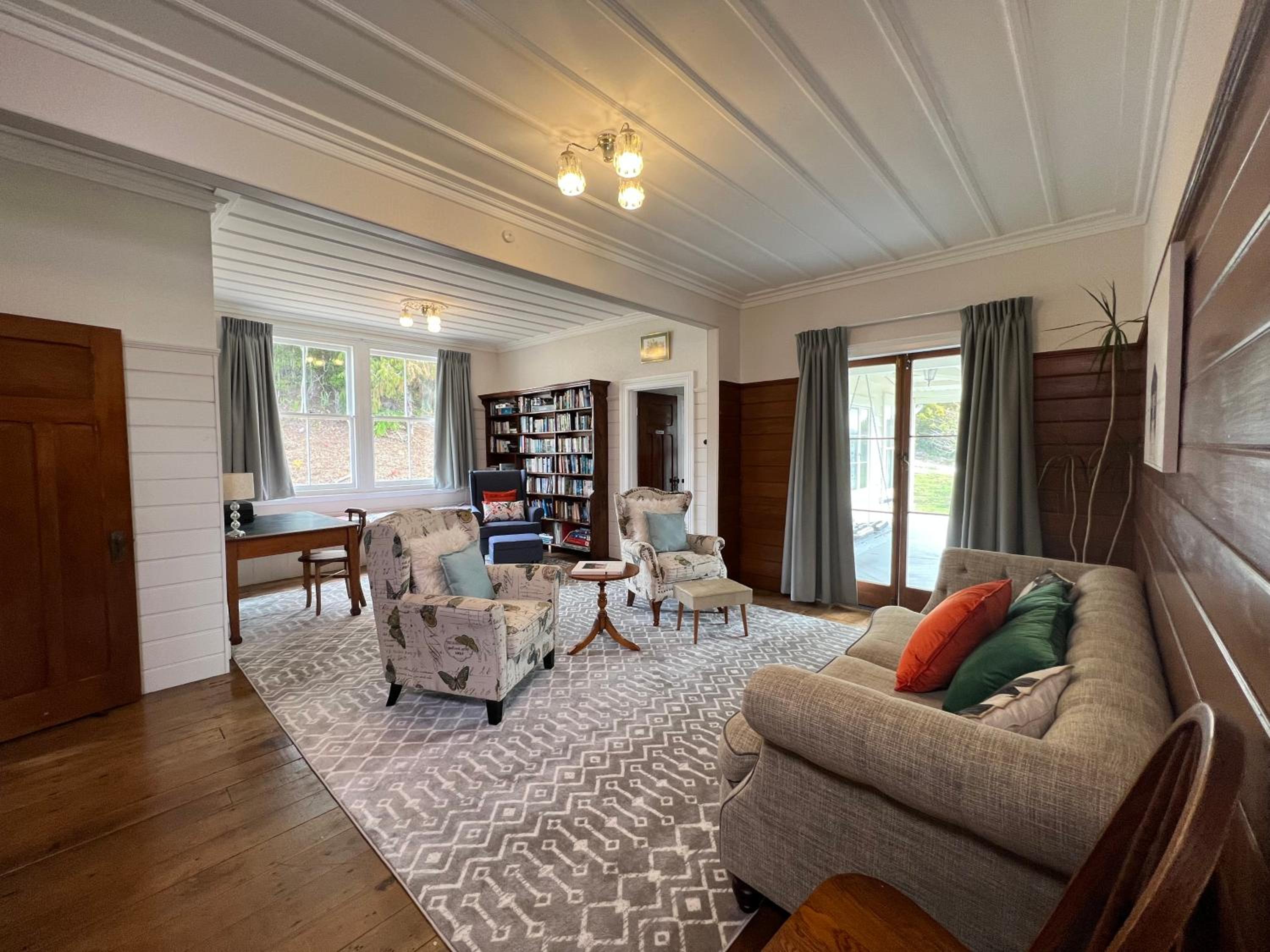 Riverhead Villa